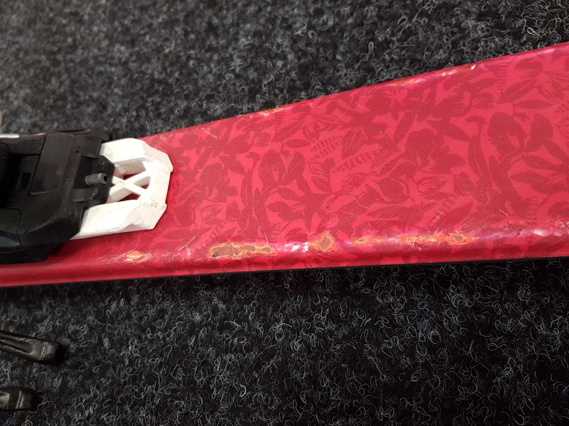 Použité lyže SALOMON Lux Jr + viazanie Salomon 5.5