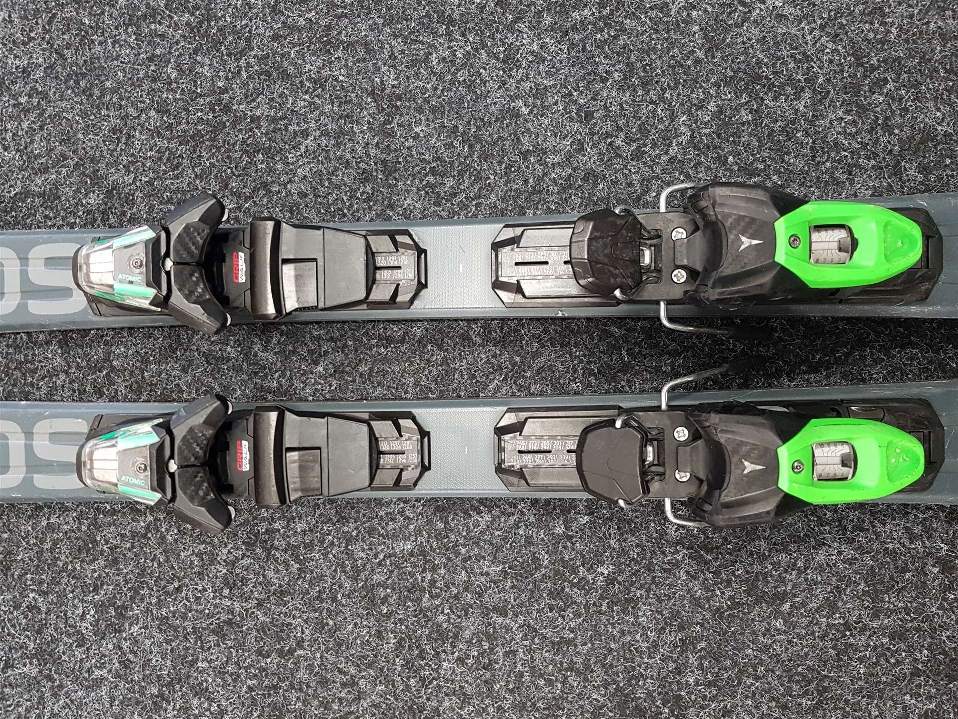 Použité lyže ATOMIC Redster SC + viazanie Atomic 10