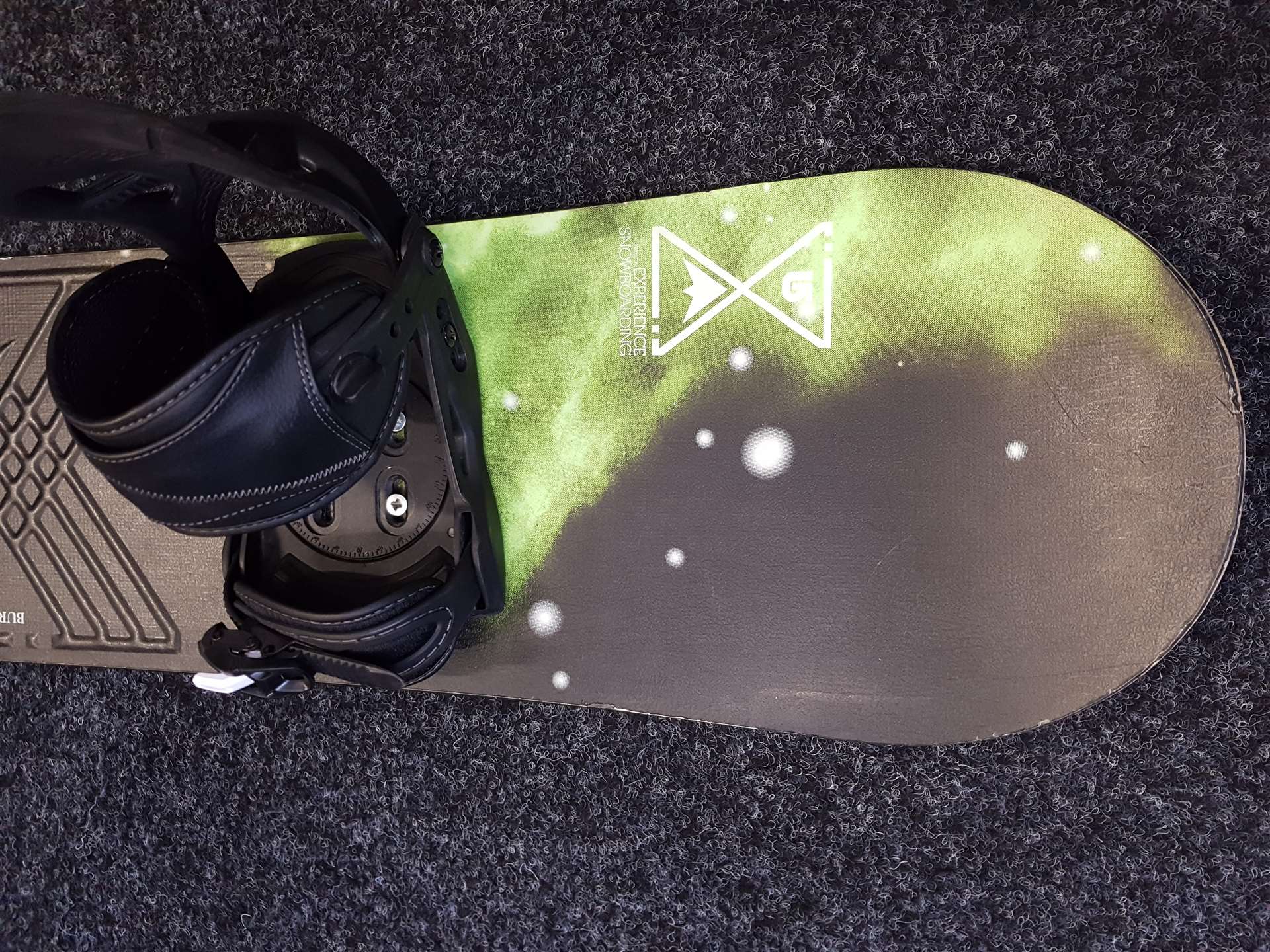Použitý snowboard BURTON LTR + viazanie Head veľkosť XS/S