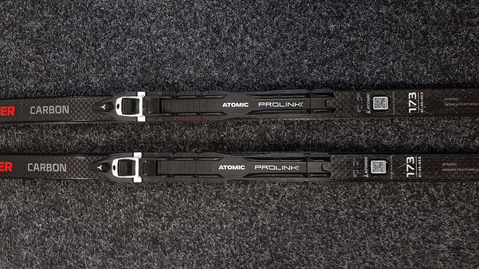 Bazárové bežecké lyže Atomic Redster Carbon S9 + NNN viazanie Atomic