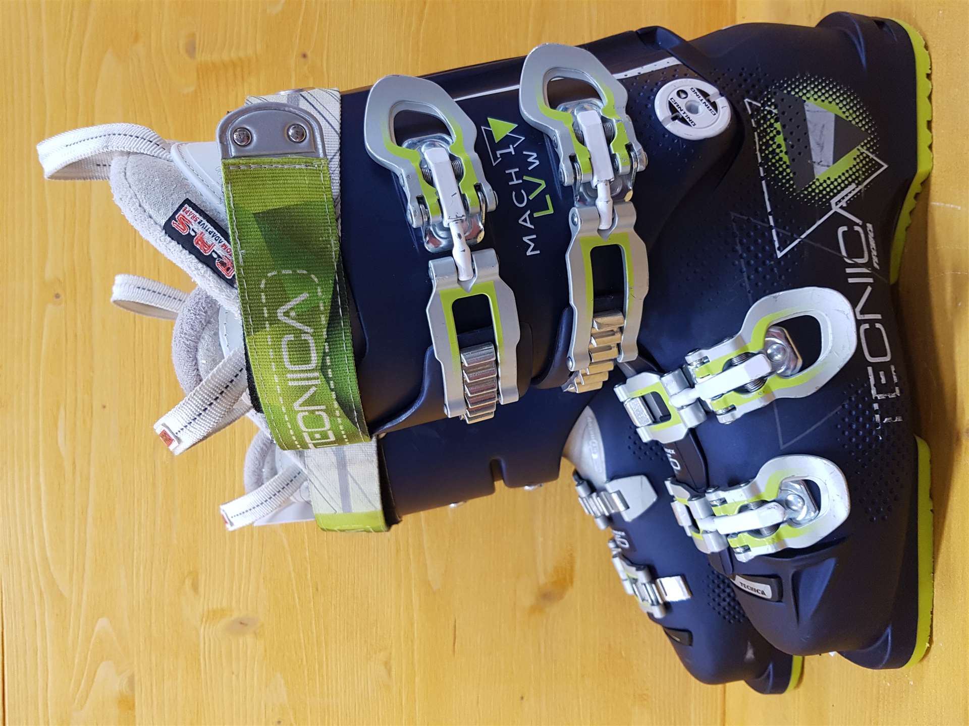 Použité lyžiarky Tecnica Mach1 LV W