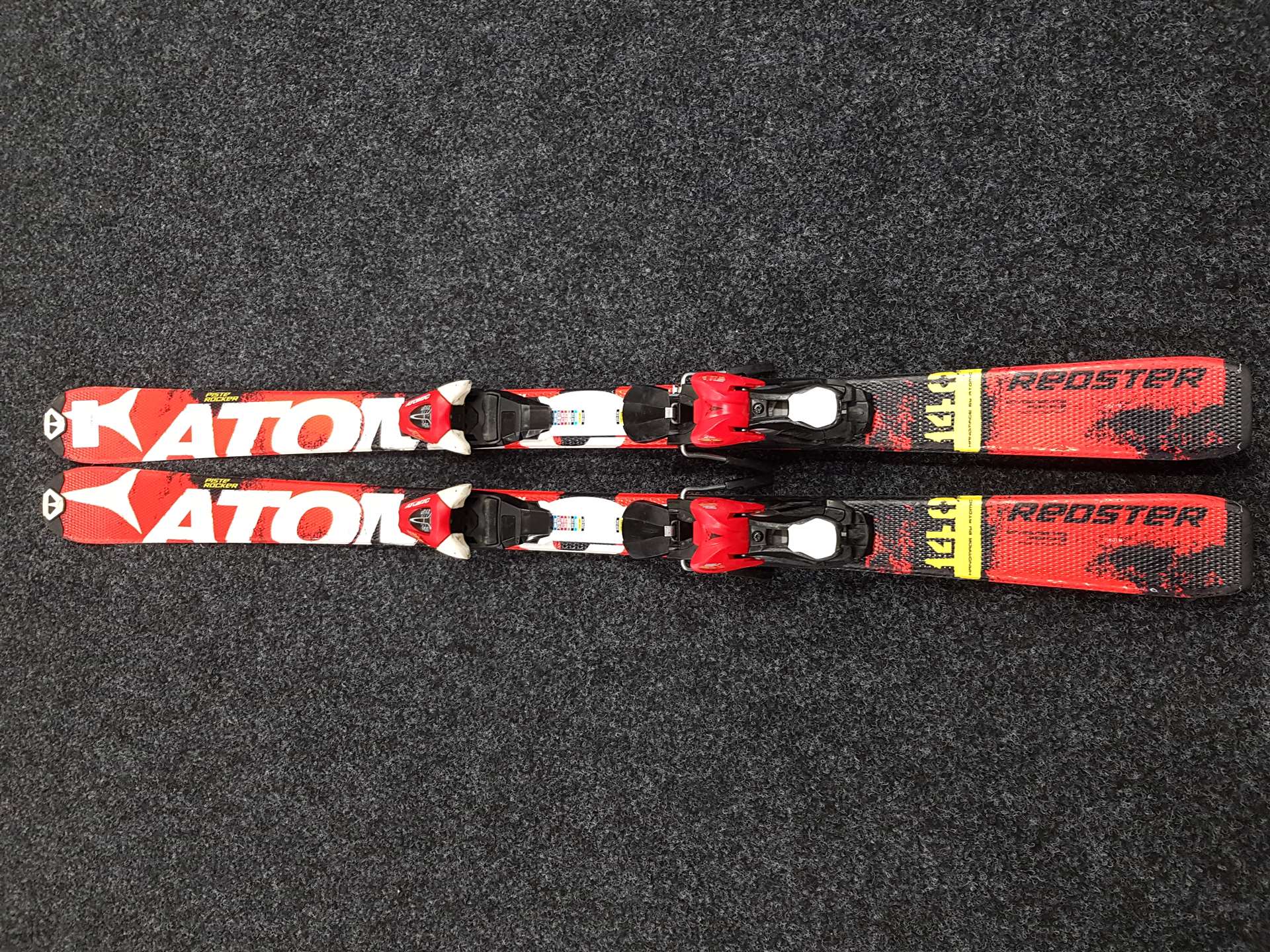 Použité lyže ATOMIC Redster + viazanie Atomic 7,5