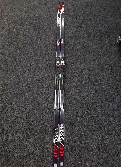 Jazdené bežecké lyže Salomon Aero/7/Skin + NNN viazanie Salomon Prolink. 