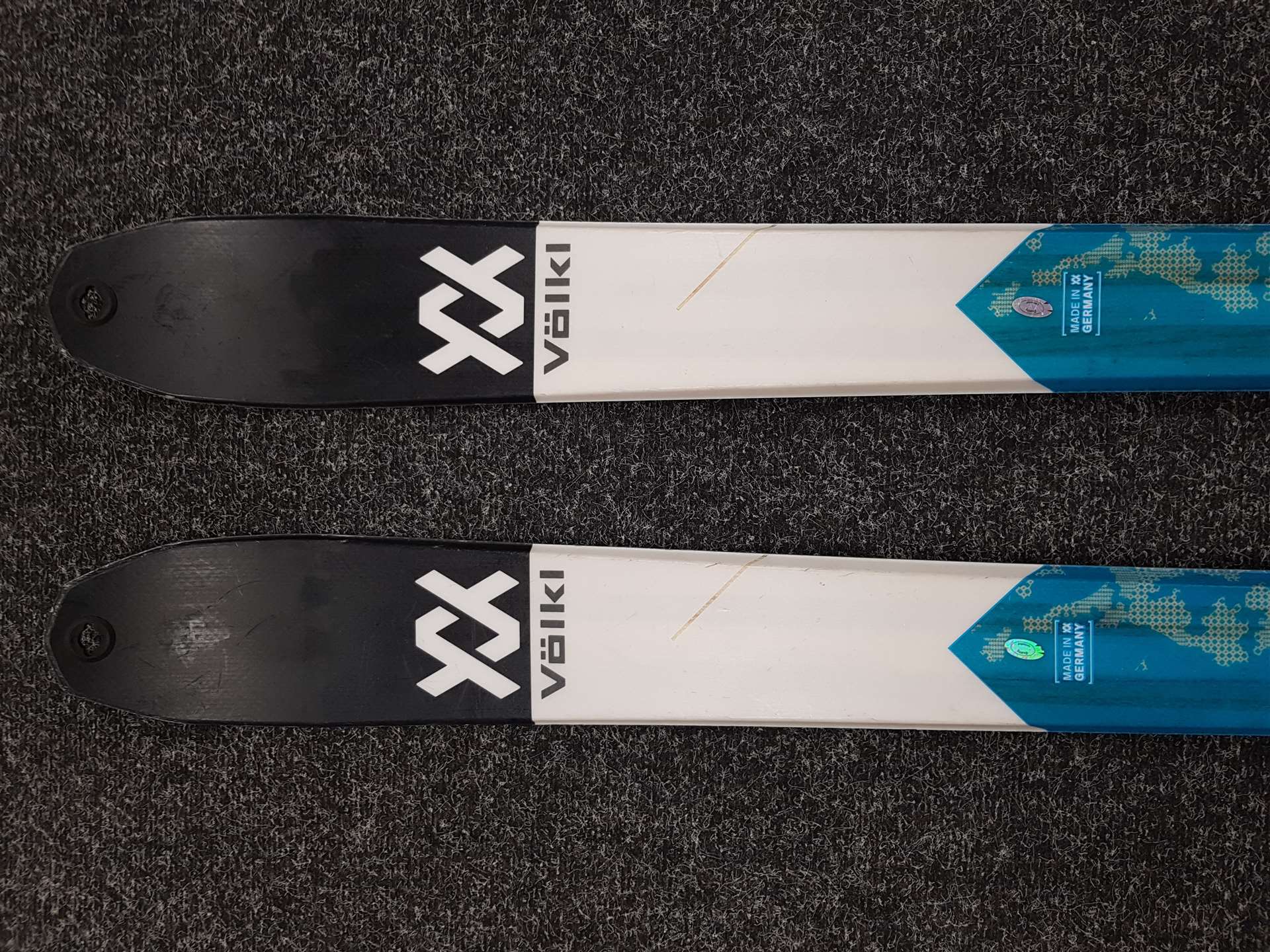 Použité skialpové lyže VOLKL VTA 80 + MARKER F10 TOUR + Použité pásy