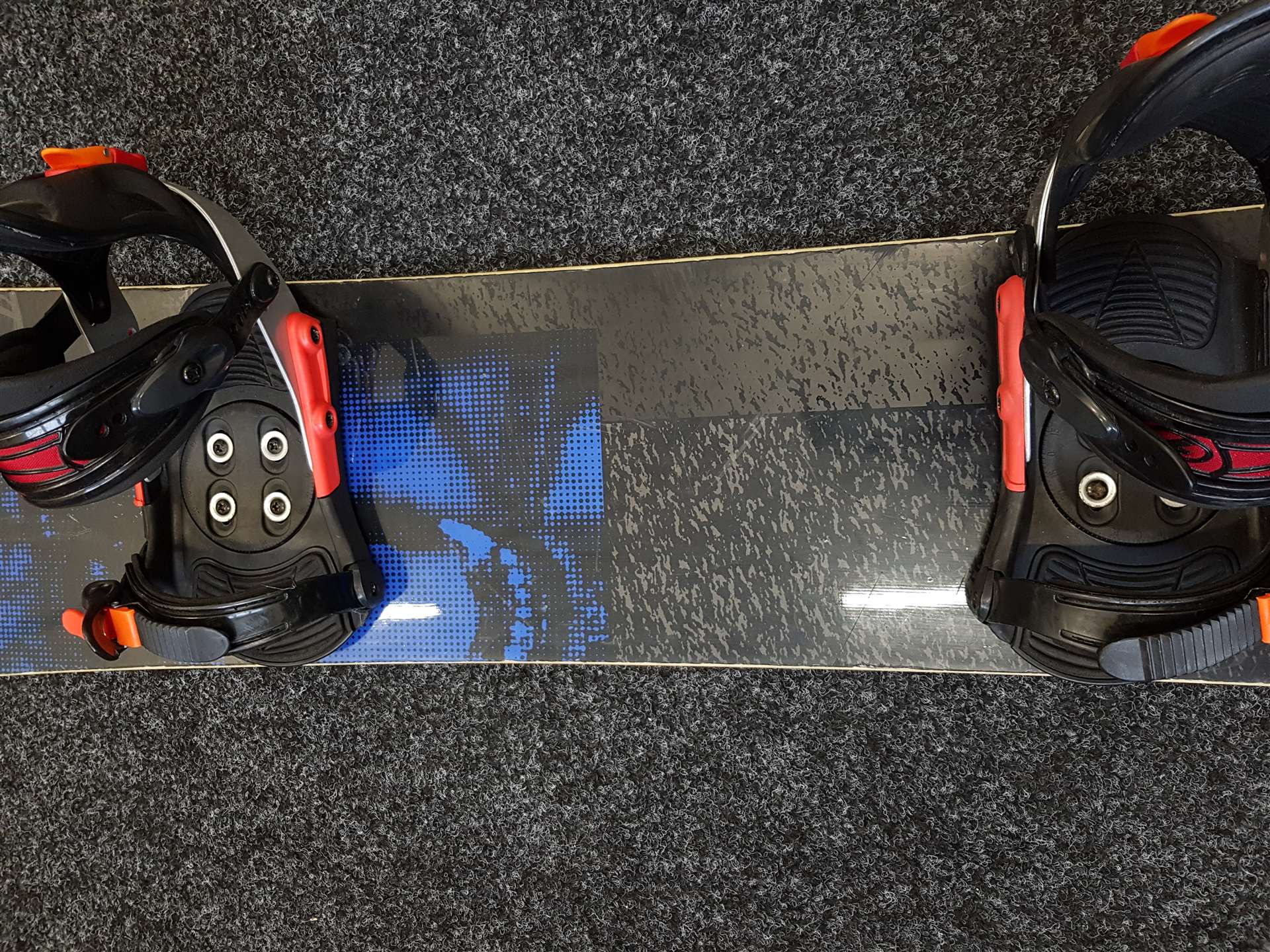 Použitý snowboard SALOMON Sleep Walker + viazanie Lamar veľkosť L