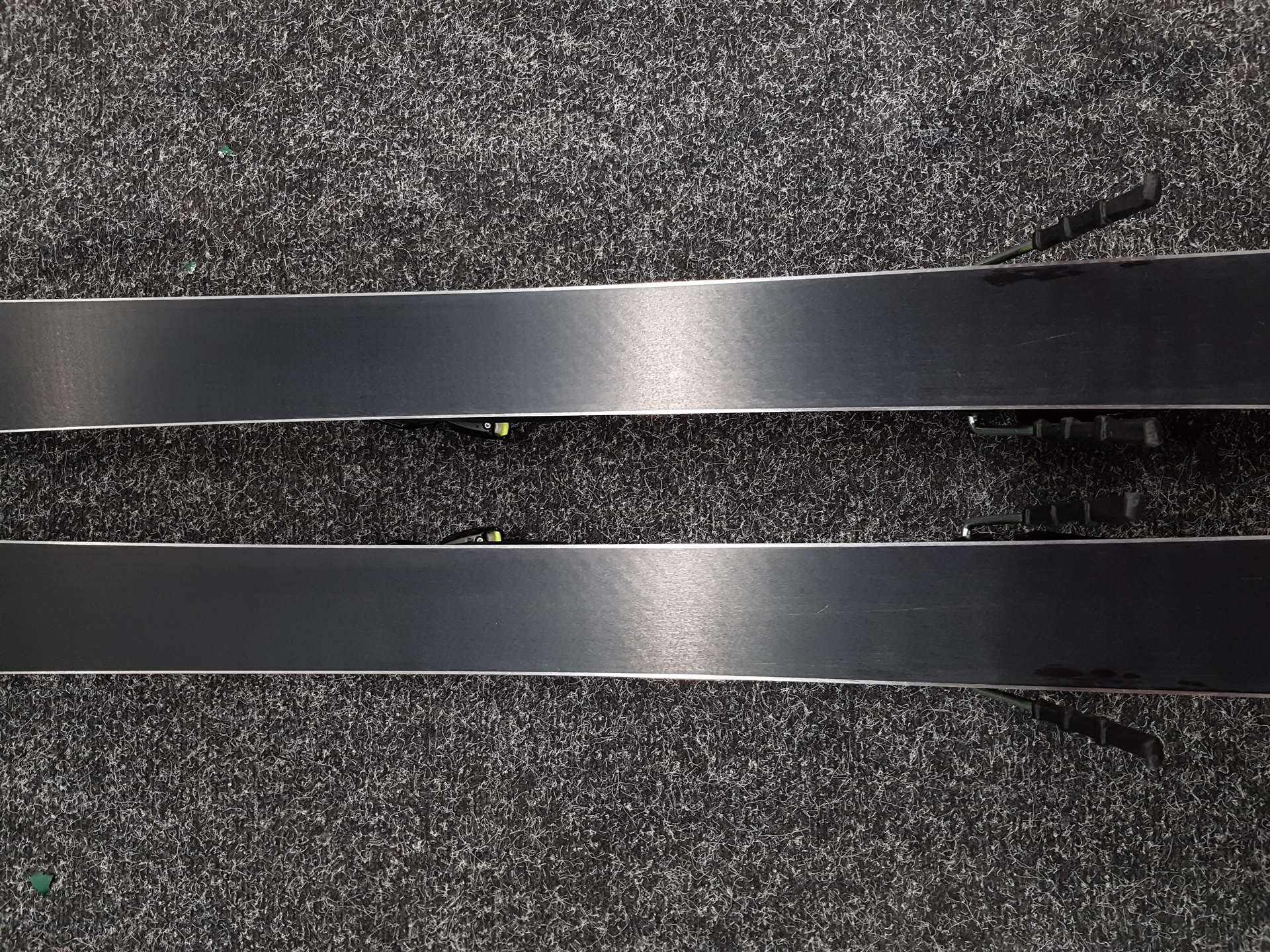 Použité lyže HEAD Supershape e-SPEED