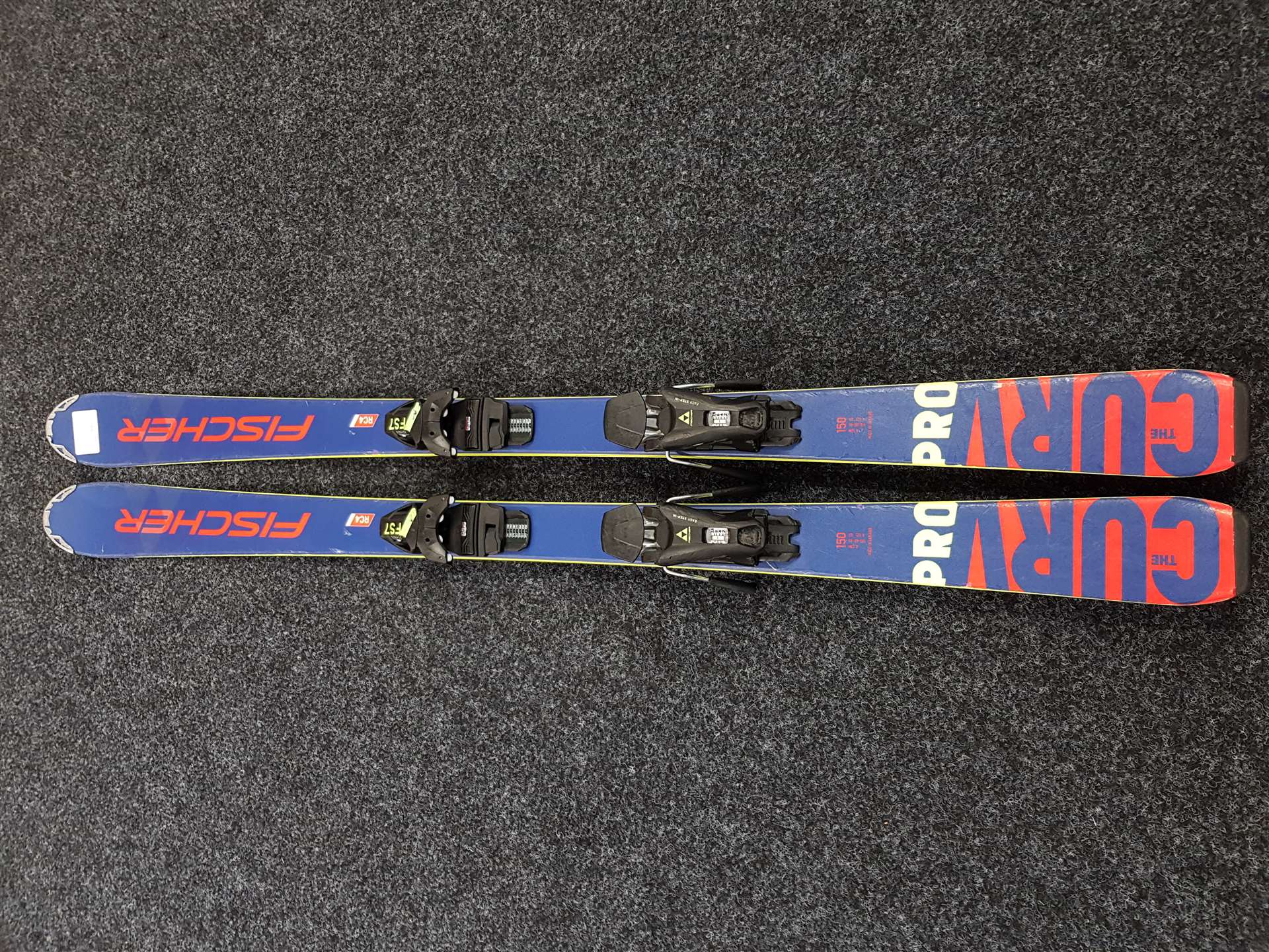 Použité lyže FISCHER RC4 The Curv Pro  + viazanie Fischer FS 7.0