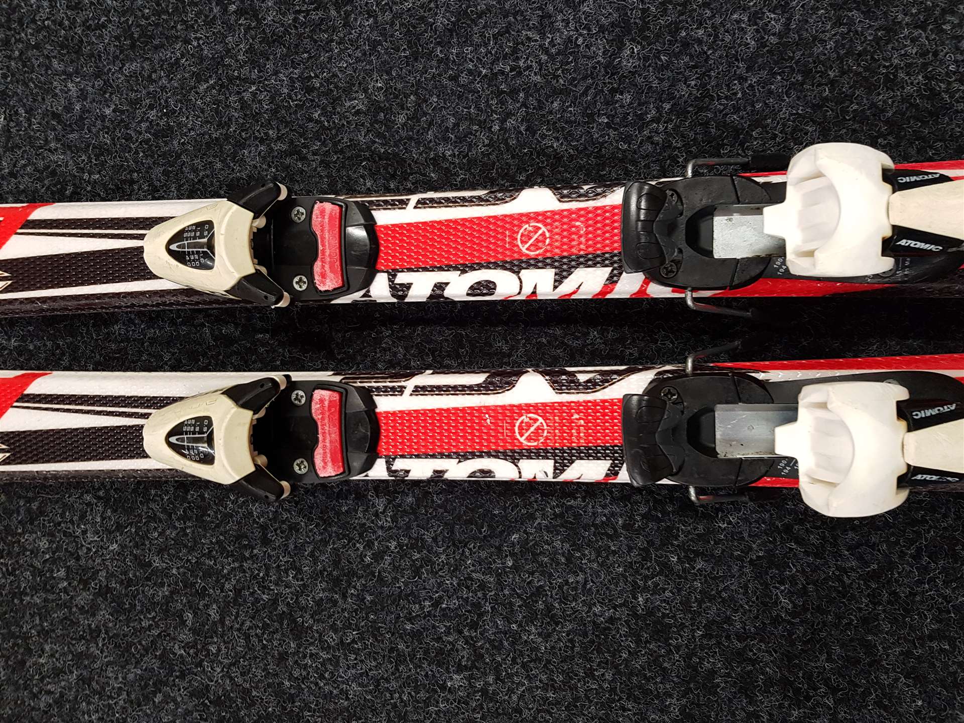 Použité lyže ATOMIC Race 8  + viazanie Atomic 4,5