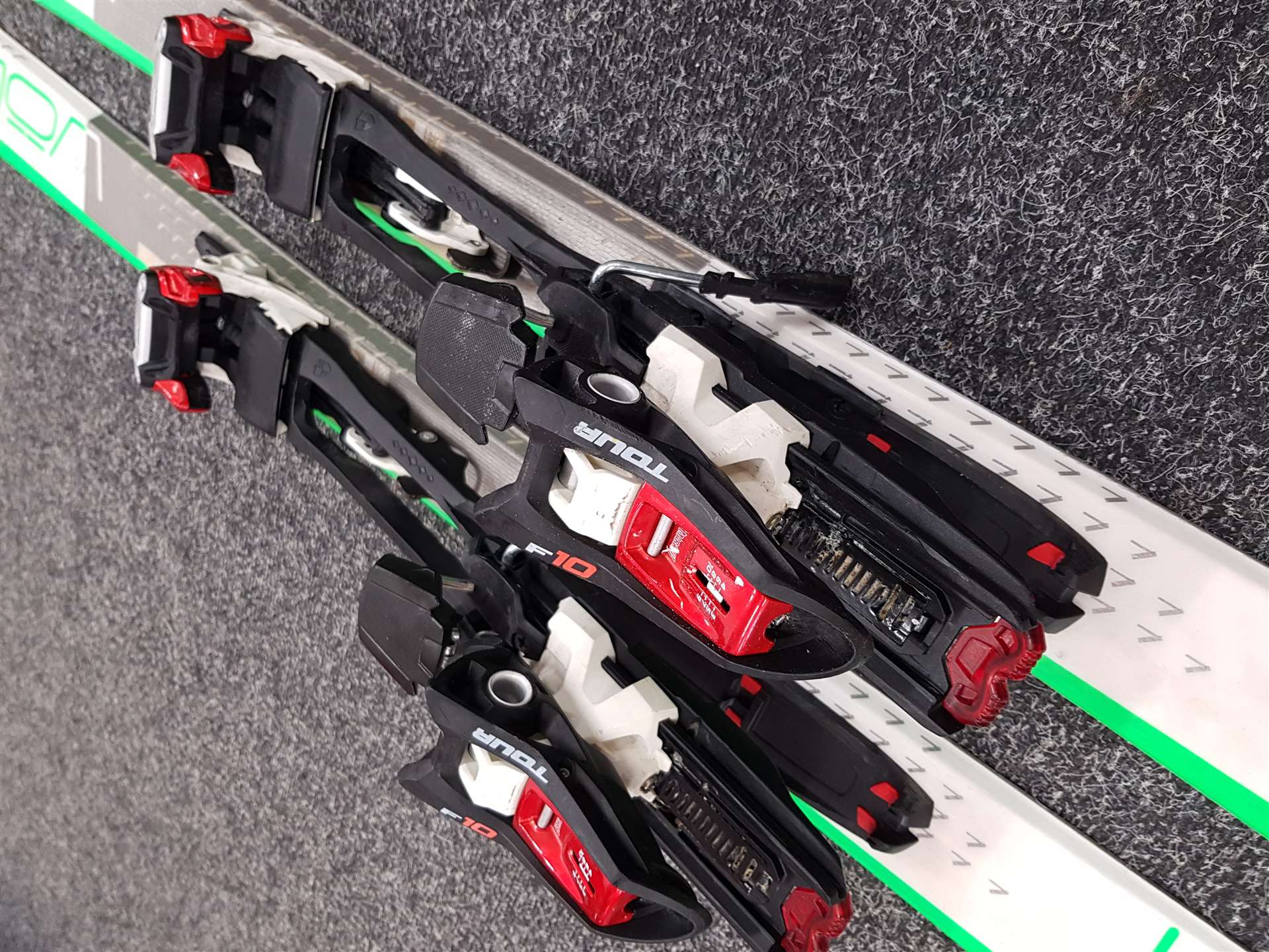 Použité skialpové lyže VOLKL VTA 80 + MARKER F10 TOUR + Použité pásy
