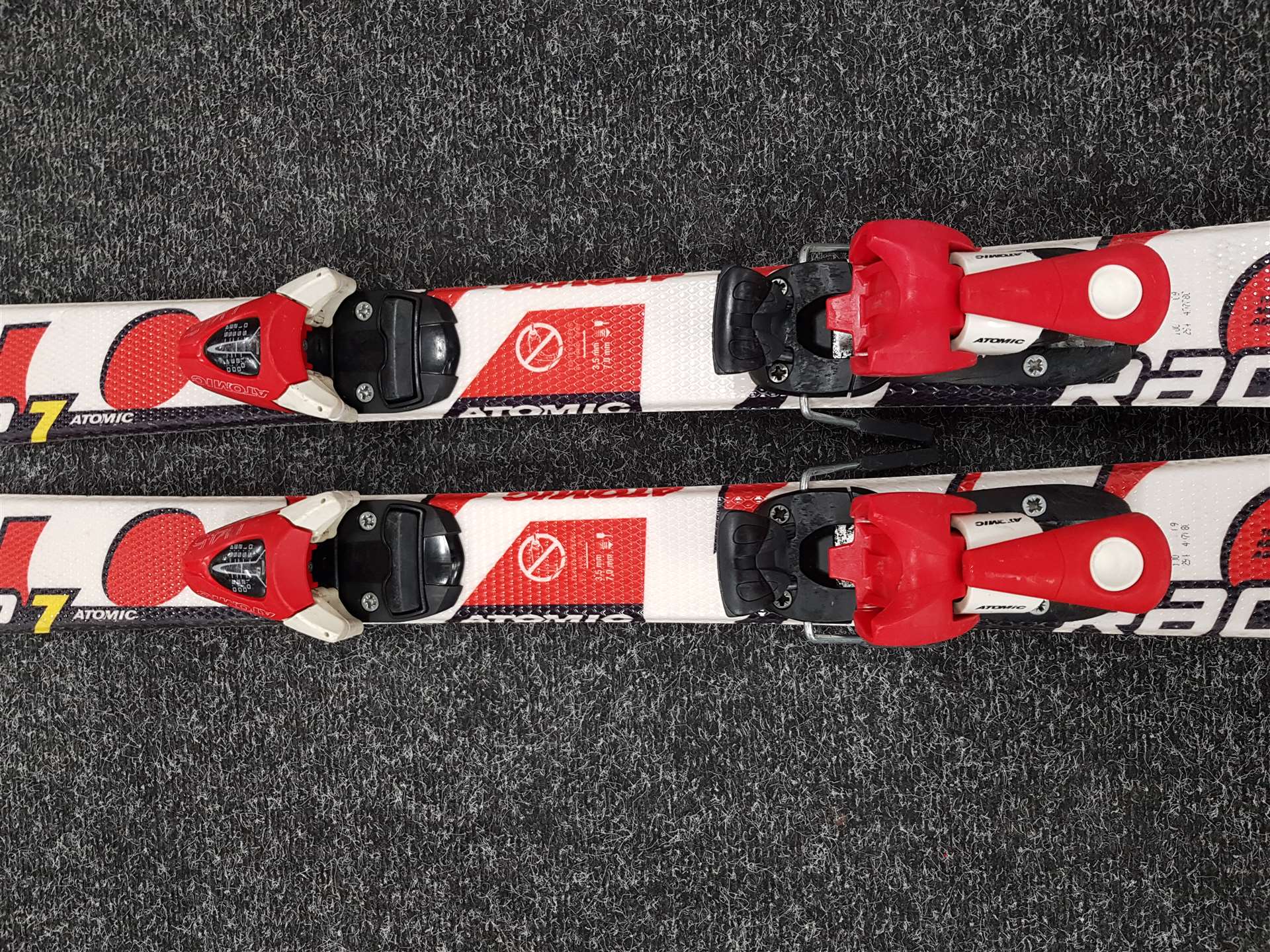 Použité lyže  ATOMIC RACE 7