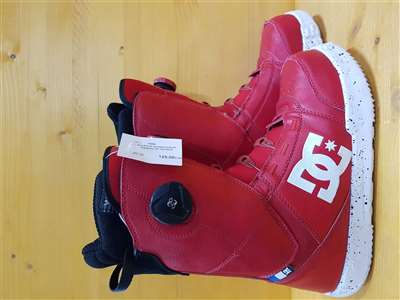 Bazárové snowboardové topánky DC červené