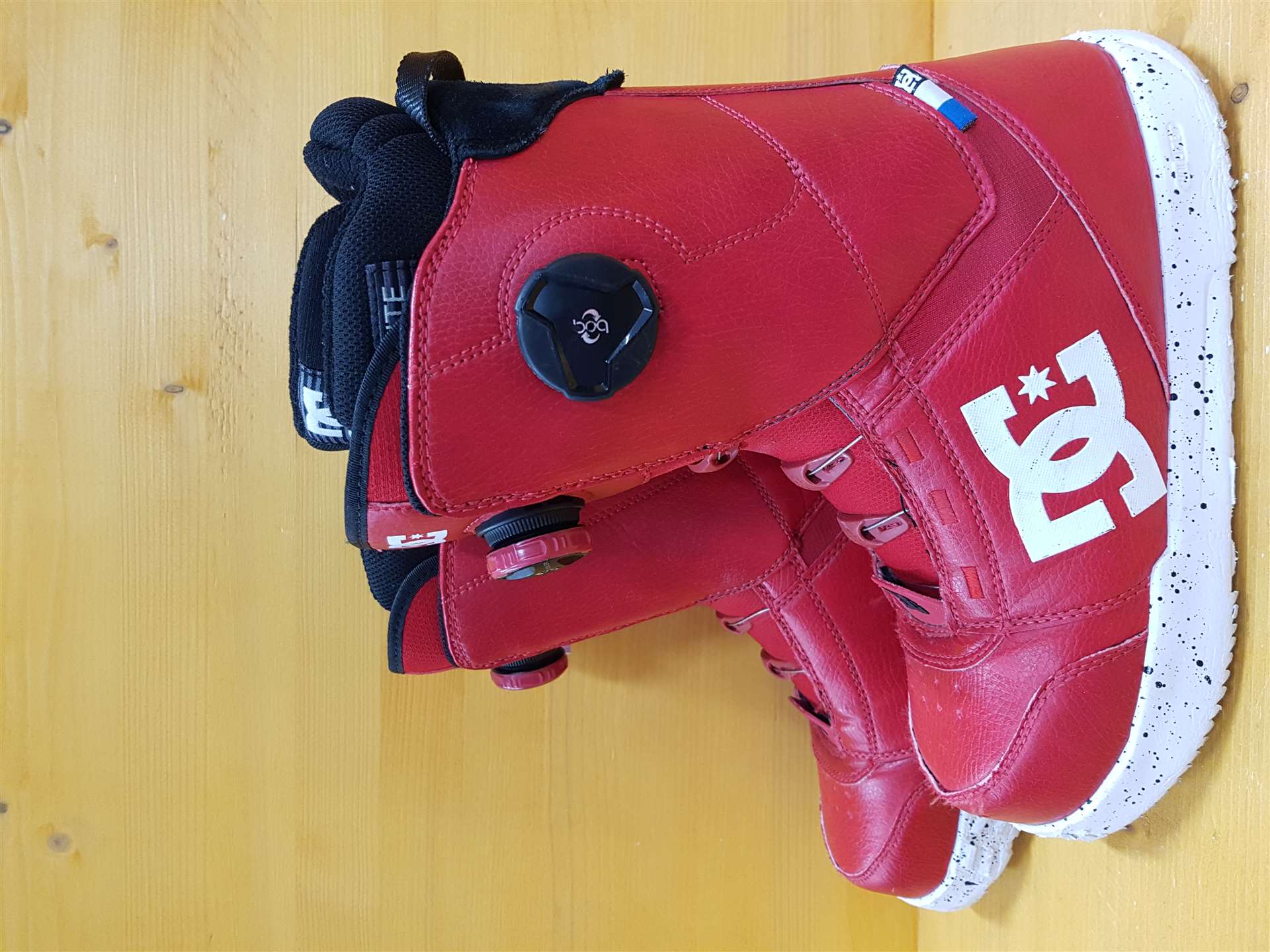 Bazárové snowboardové topánky DC červené