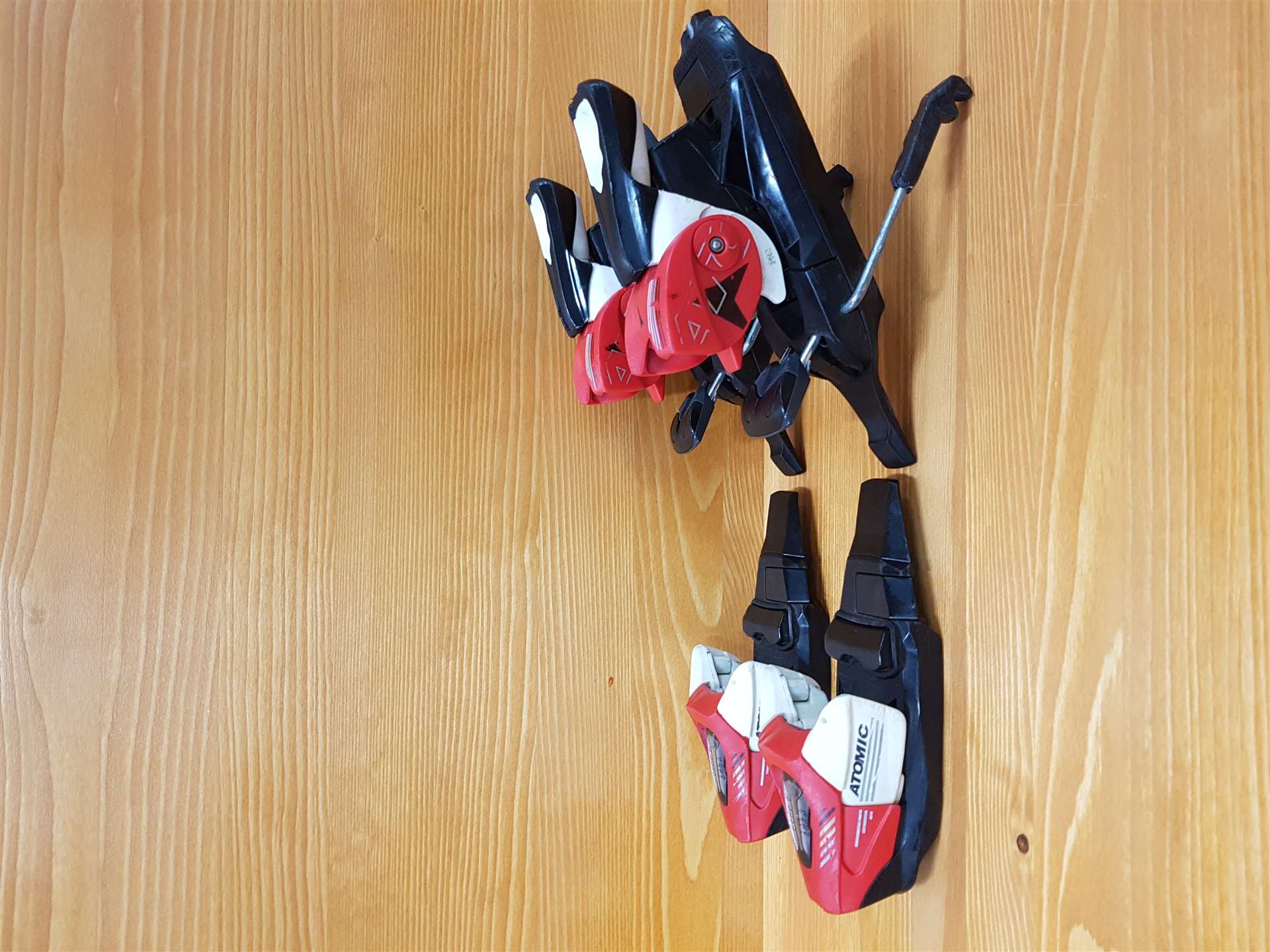 Použité viazanie Atomic XTE 45 (4,5 DIN)