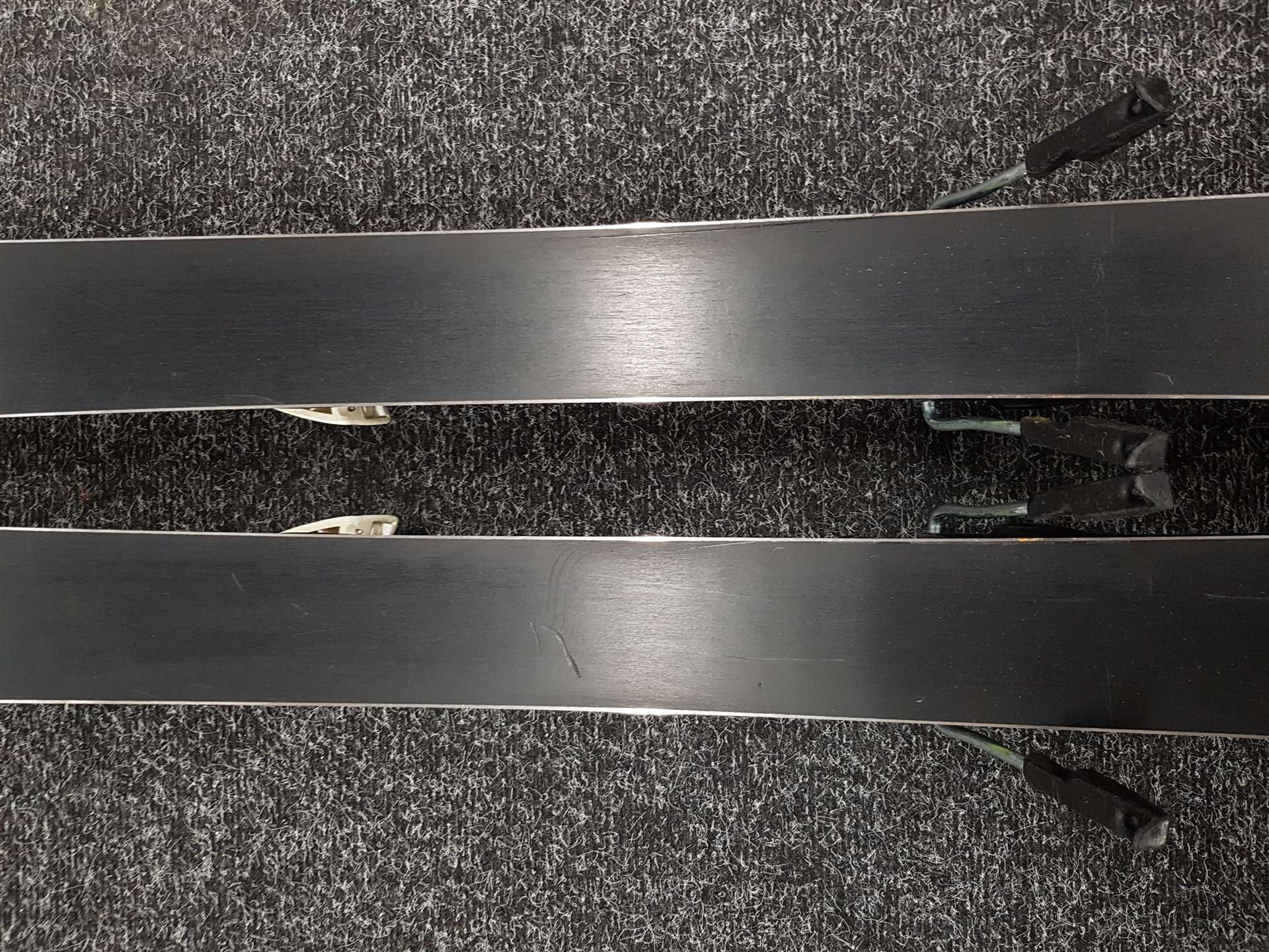 Použité lyže Salomon Carve rocker JR xmax