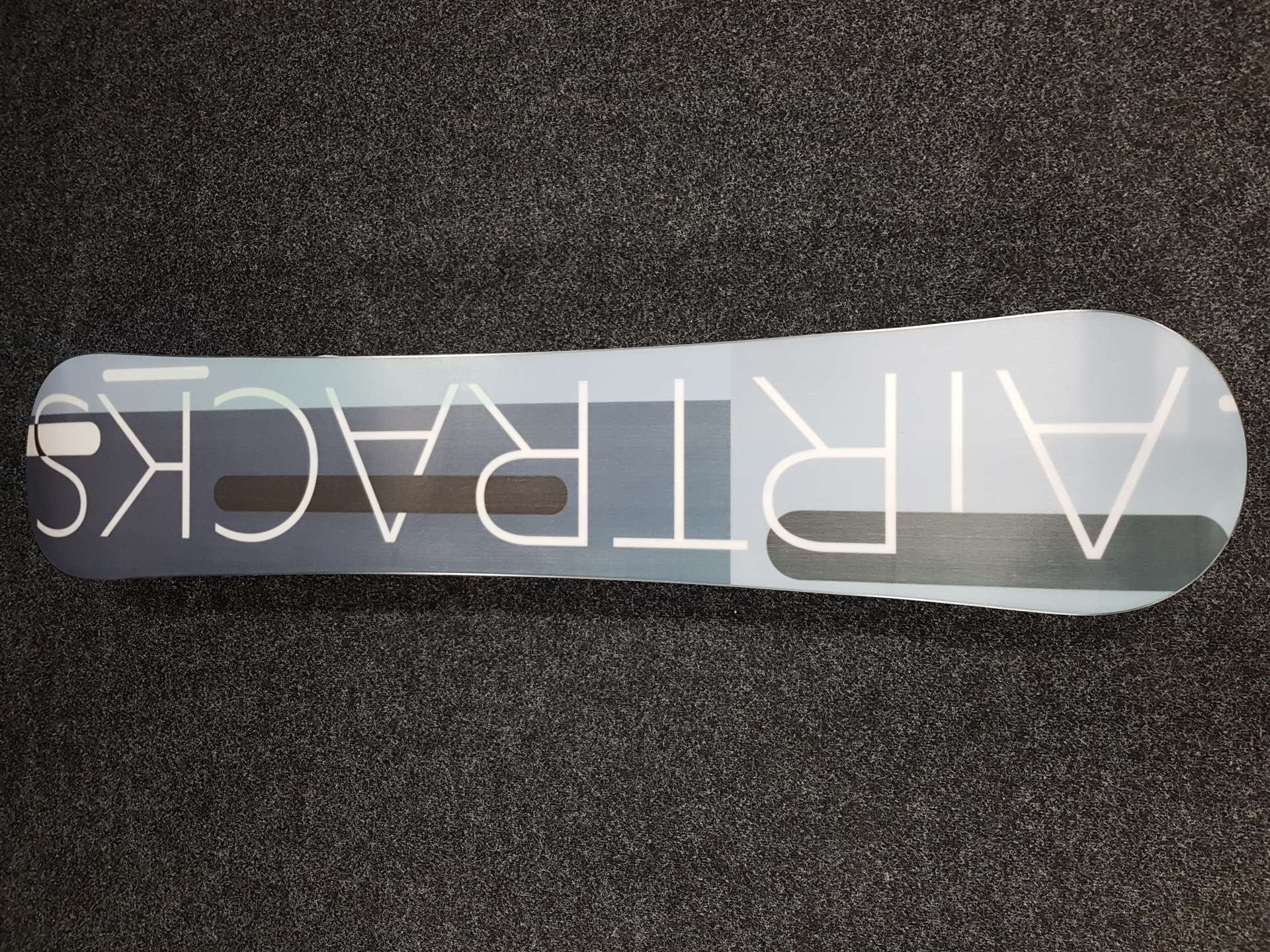 Použitý snowboard Airtracks Drom + viazanie Airtracks velkosť M
