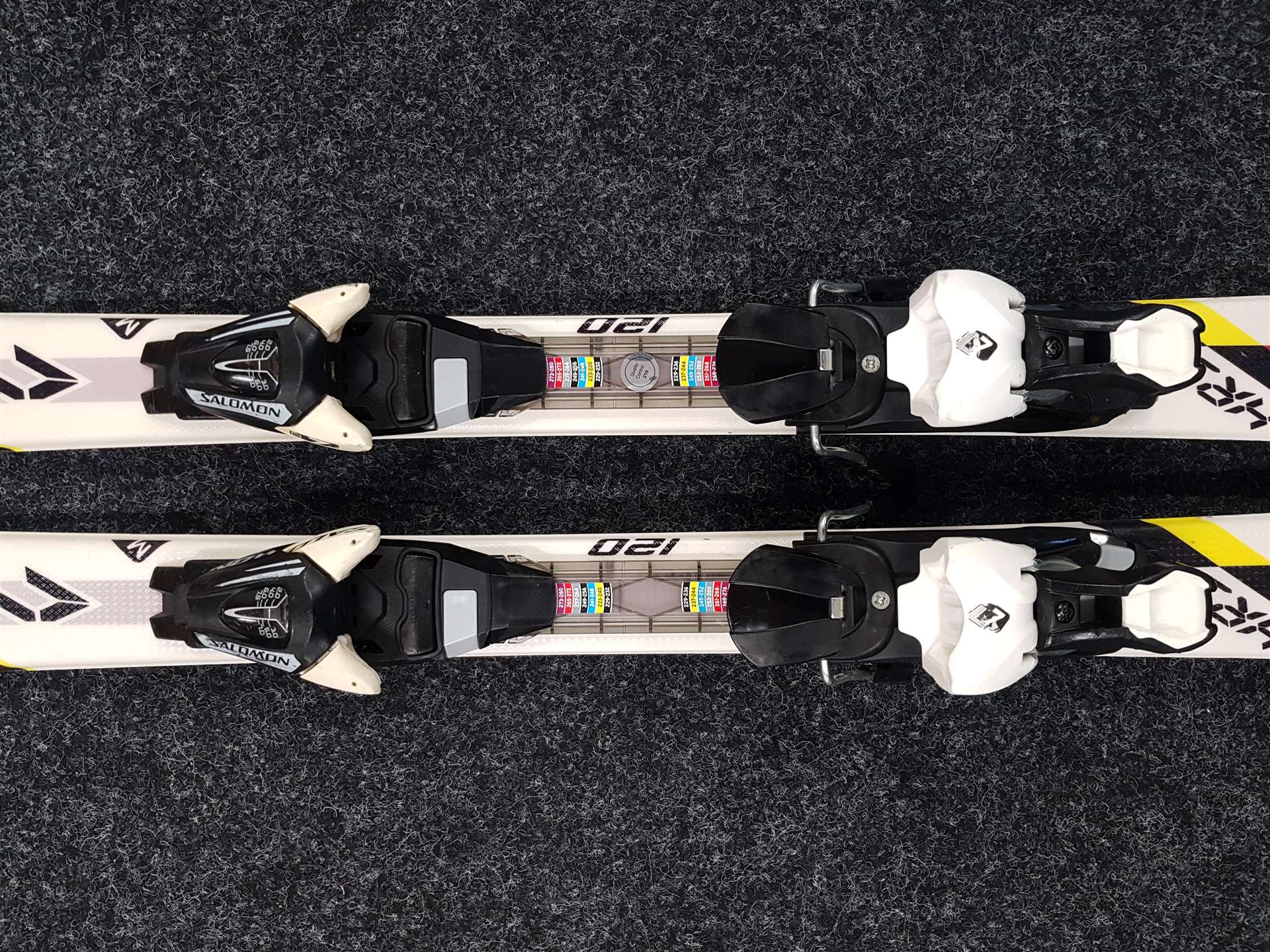 Použité detské lyže SALOMON HRS 120 + viazanie Salomon L7