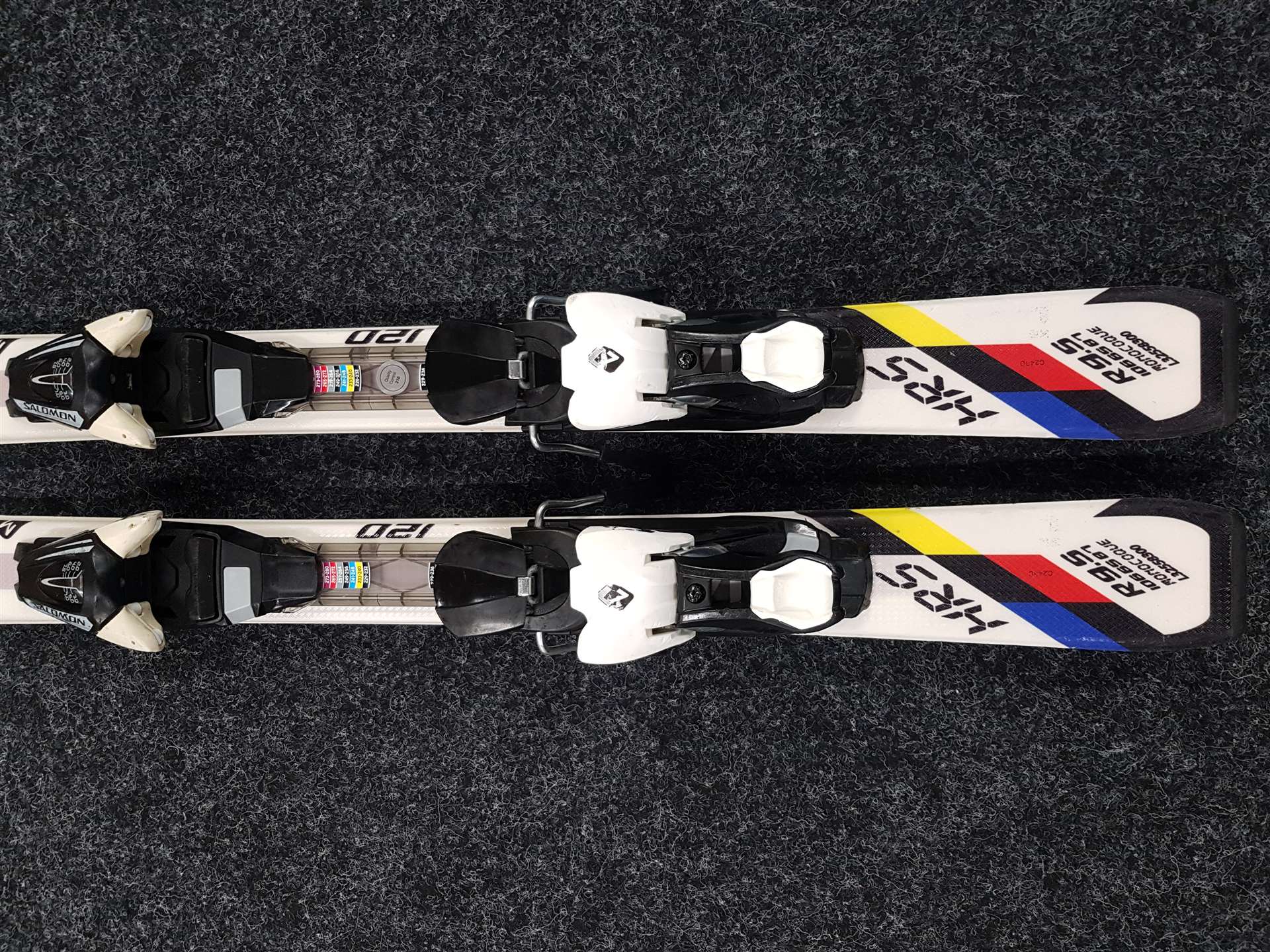 Použité detské lyže SALOMON HRS 120 + viazanie Salomon L7