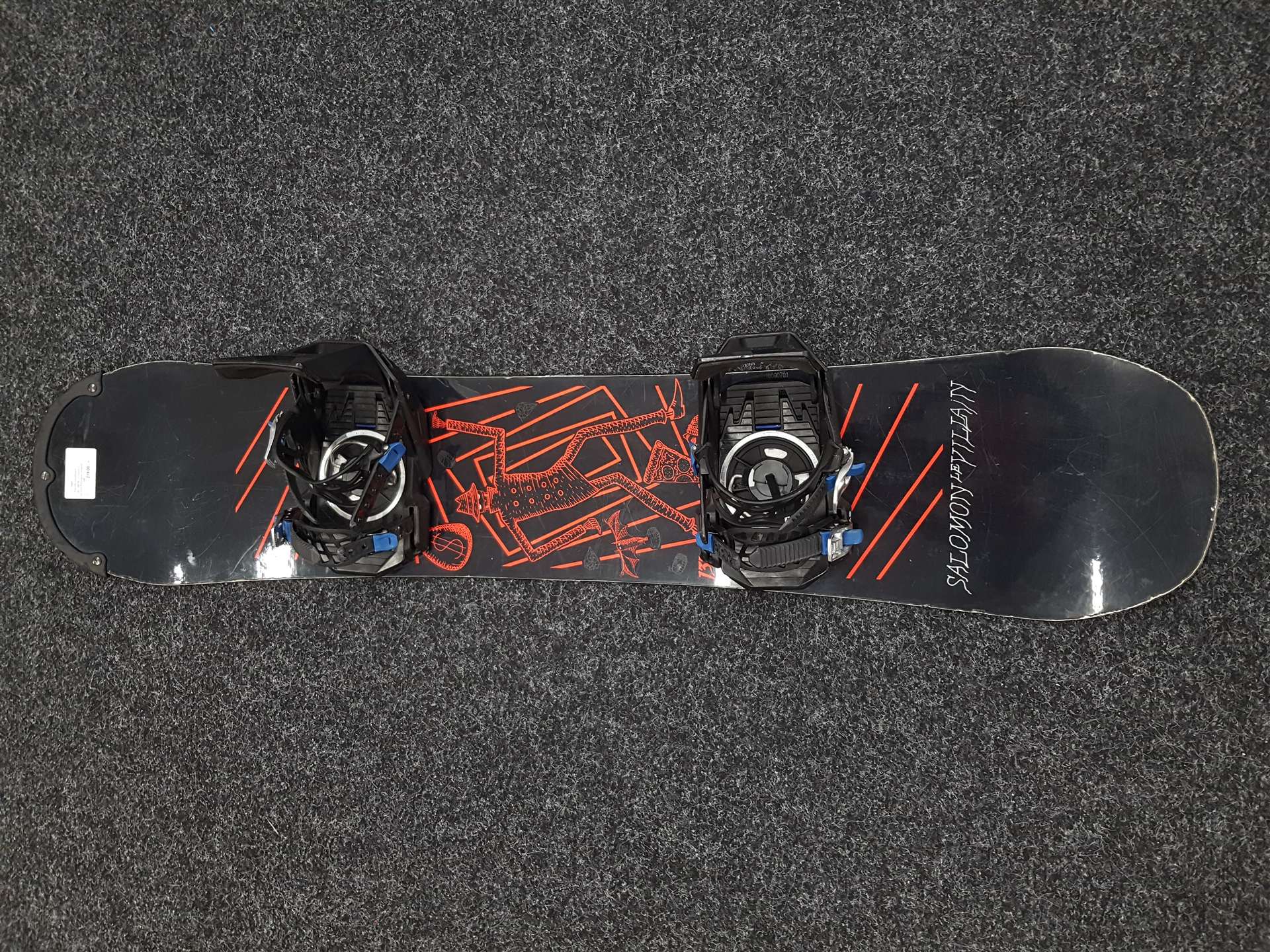 Použitý snowboard SALOMON Le Villain + viazanie Rossignol veľkosť S/M