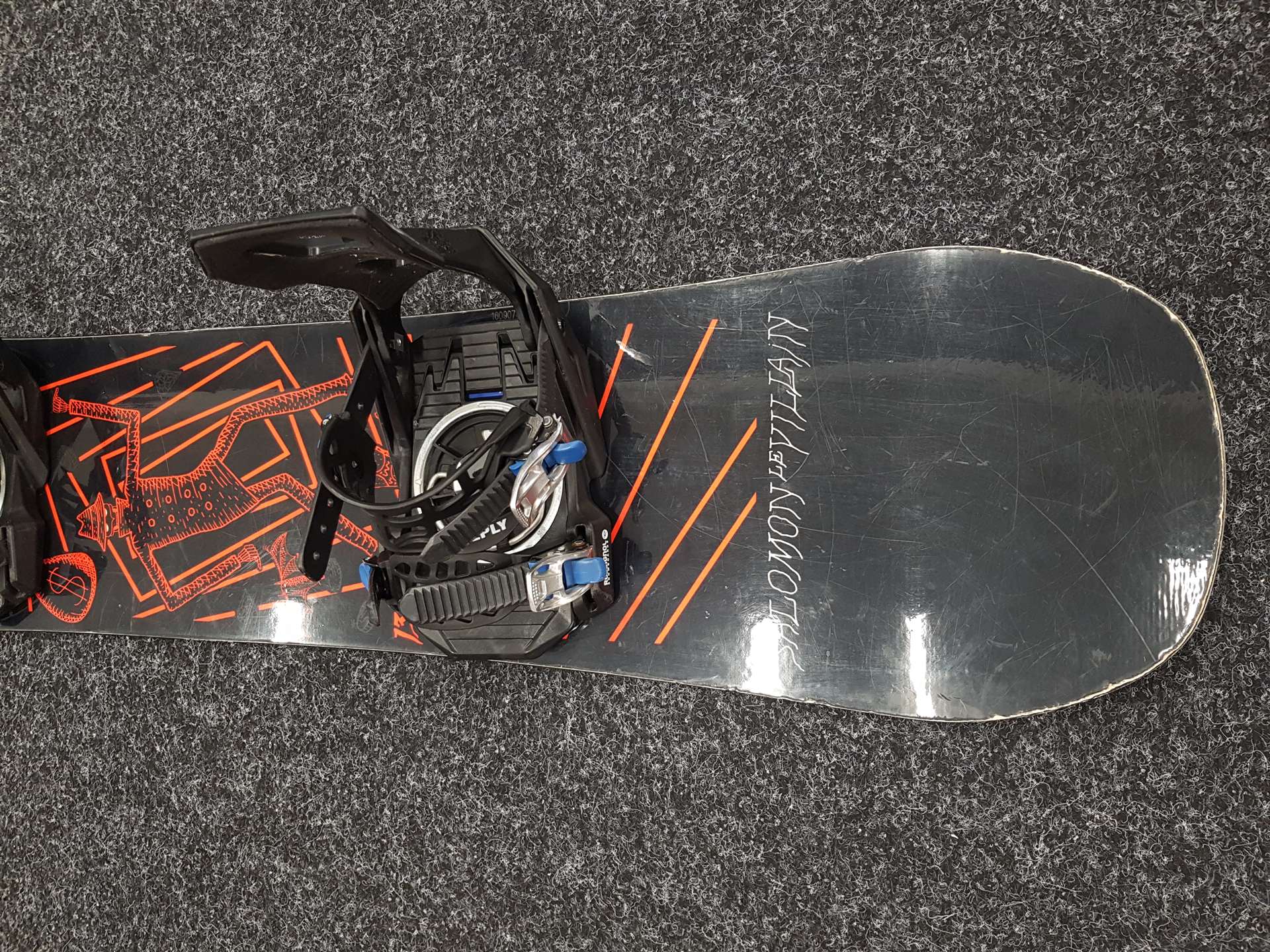 Použitý snowboard SALOMON Le Villain + viazanie Rossignol veľkosť S/M