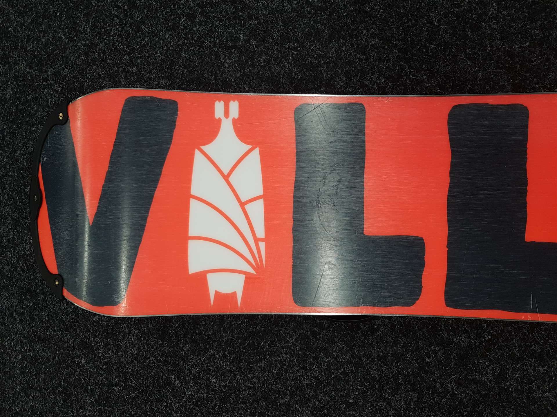 Použitý snowboard SALOMON Le Villain + viazanie Rossignol veľkosť S/M