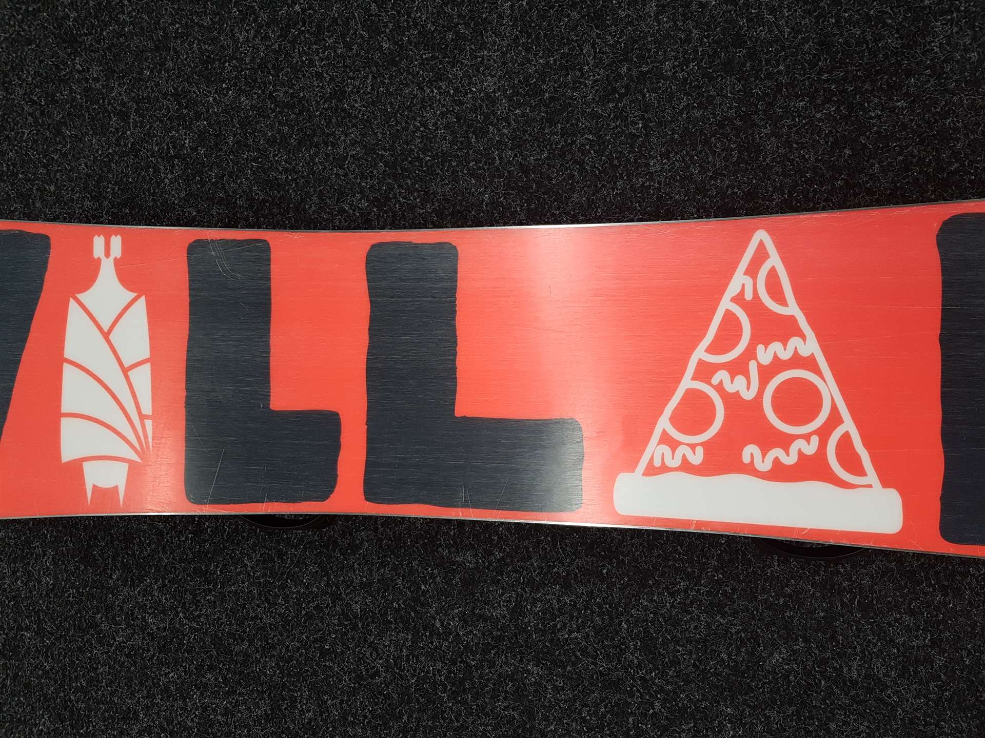 Použitý snowboard SALOMON Le Villain + viazanie Rossignol veľkosť S/M