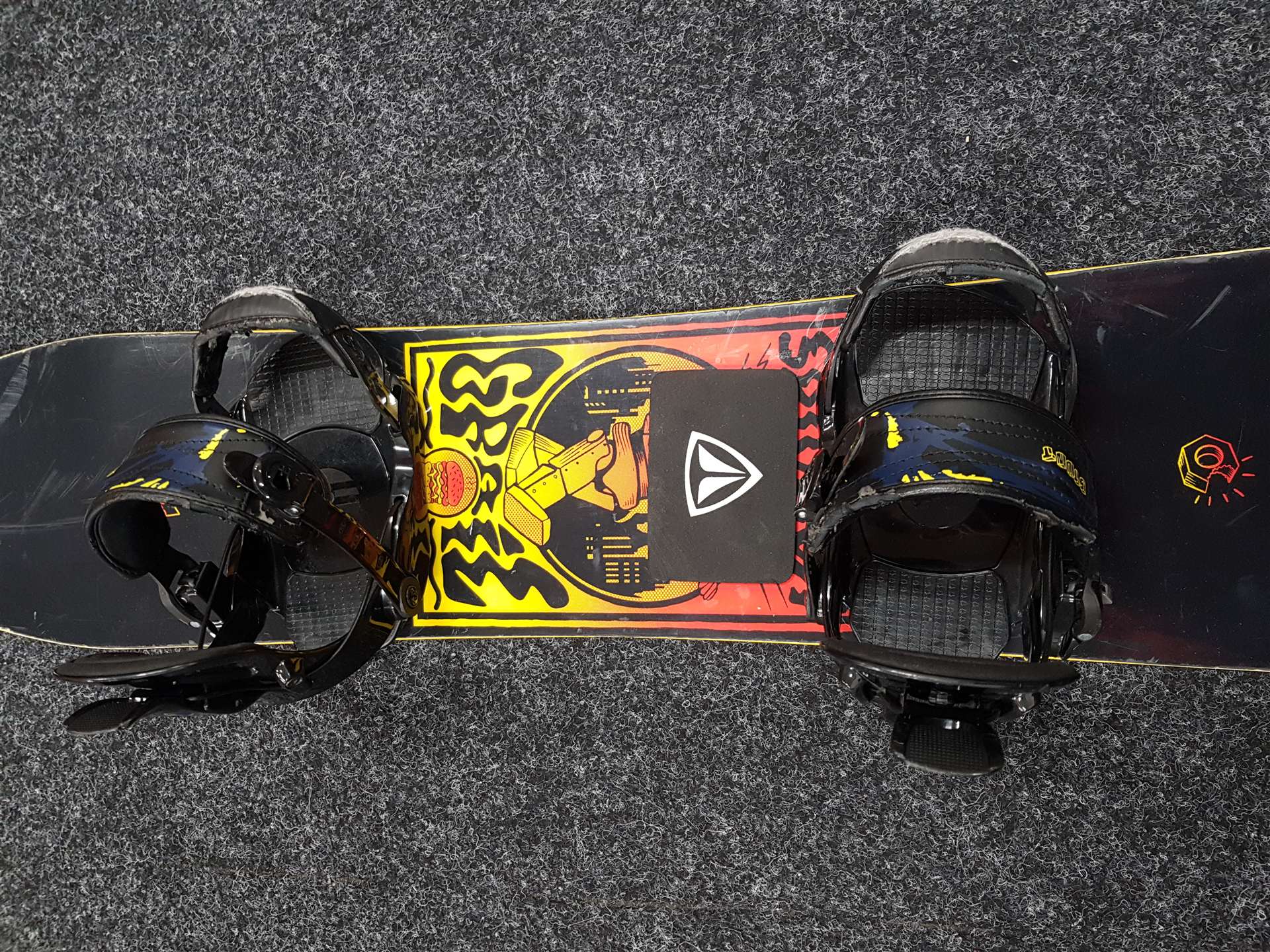 Použitý snowboard SALOMON Grail + viazanie Stunt  Fast tec veľkosť XS/S