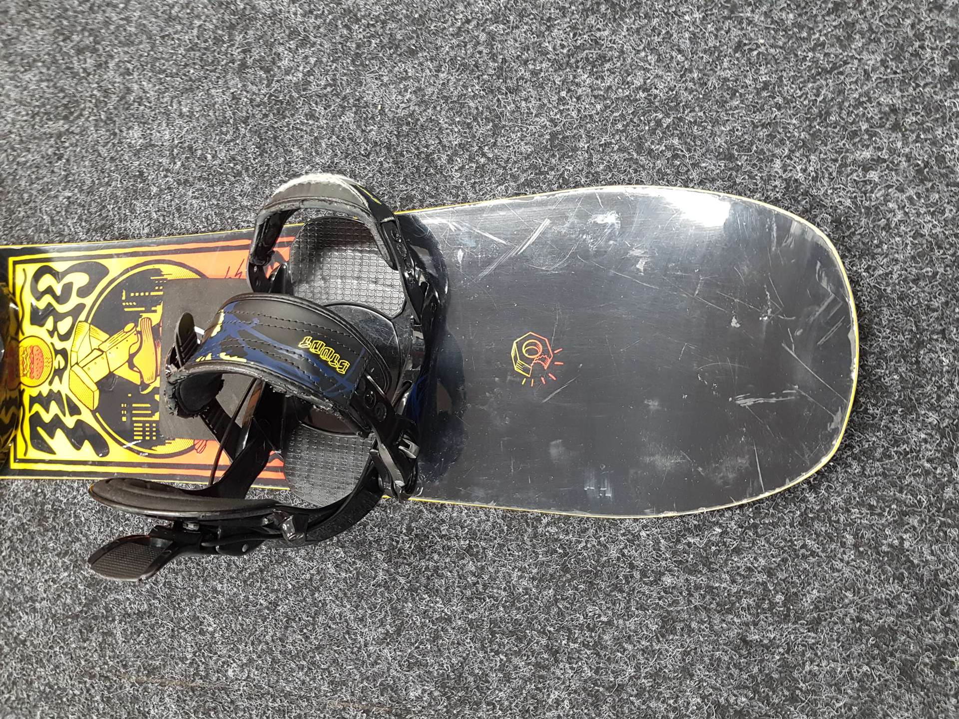 Použitý snowboard SALOMON Grail + viazanie Stunt  Fast tec veľkosť XS/S