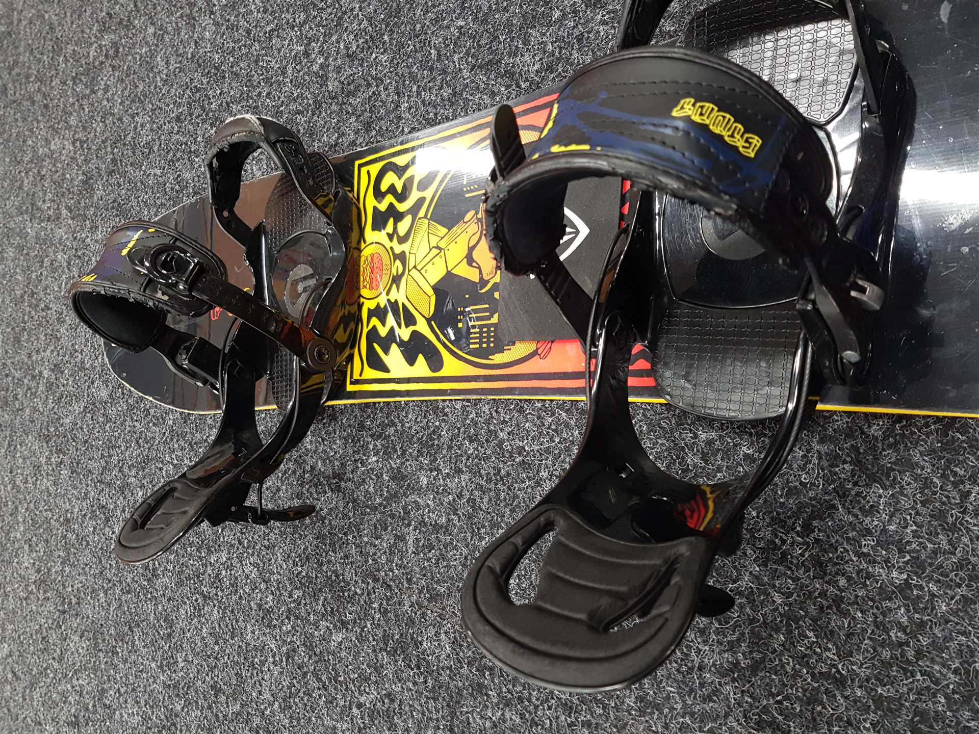 Použitý snowboard SALOMON Grail + viazanie Stunt  Fast tec veľkosť XS/S