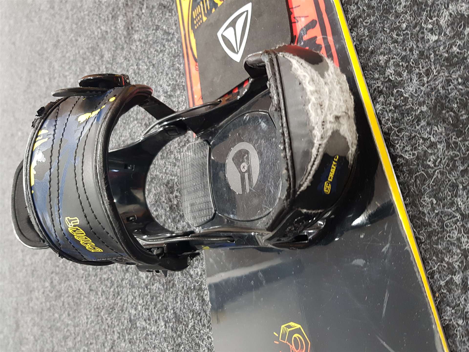 Použitý snowboard SALOMON Grail + viazanie Stunt  Fast tec veľkosť XS/S