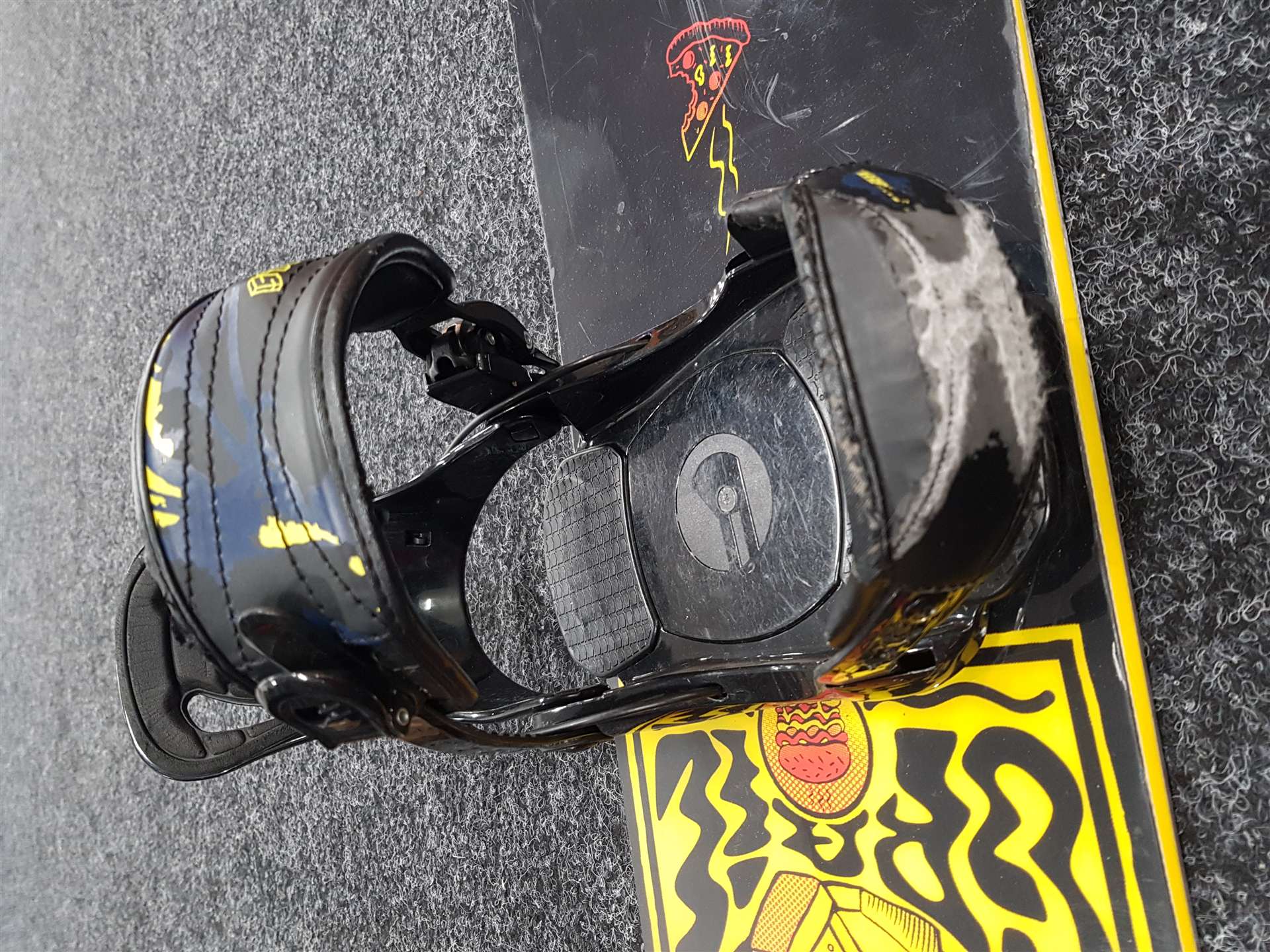 Použitý snowboard SALOMON Grail + viazanie Stunt  Fast tec veľkosť XS/S