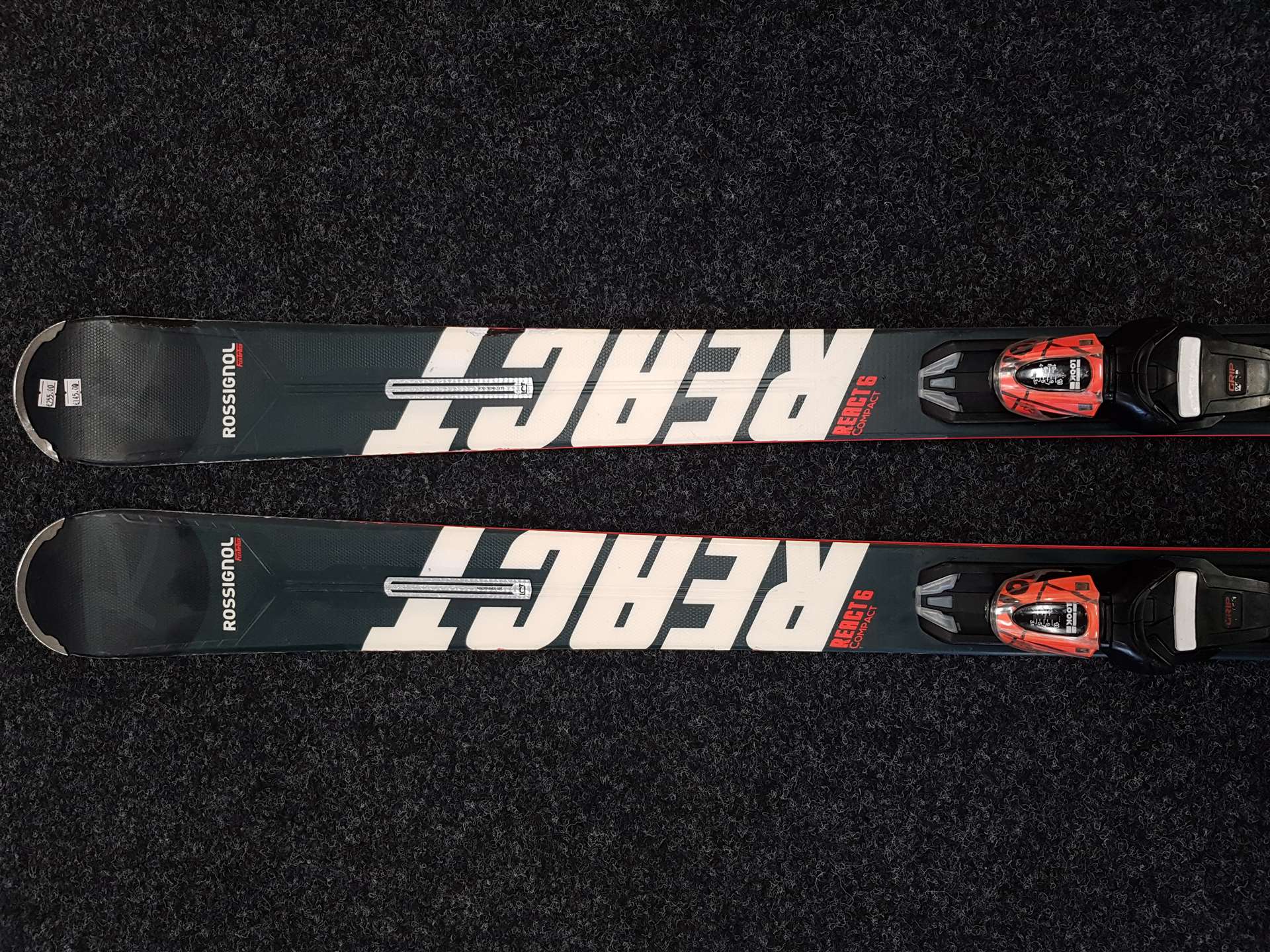 Použité lyže ROSSIGNOL React 6 Compact + viazanie Look Xpress 11