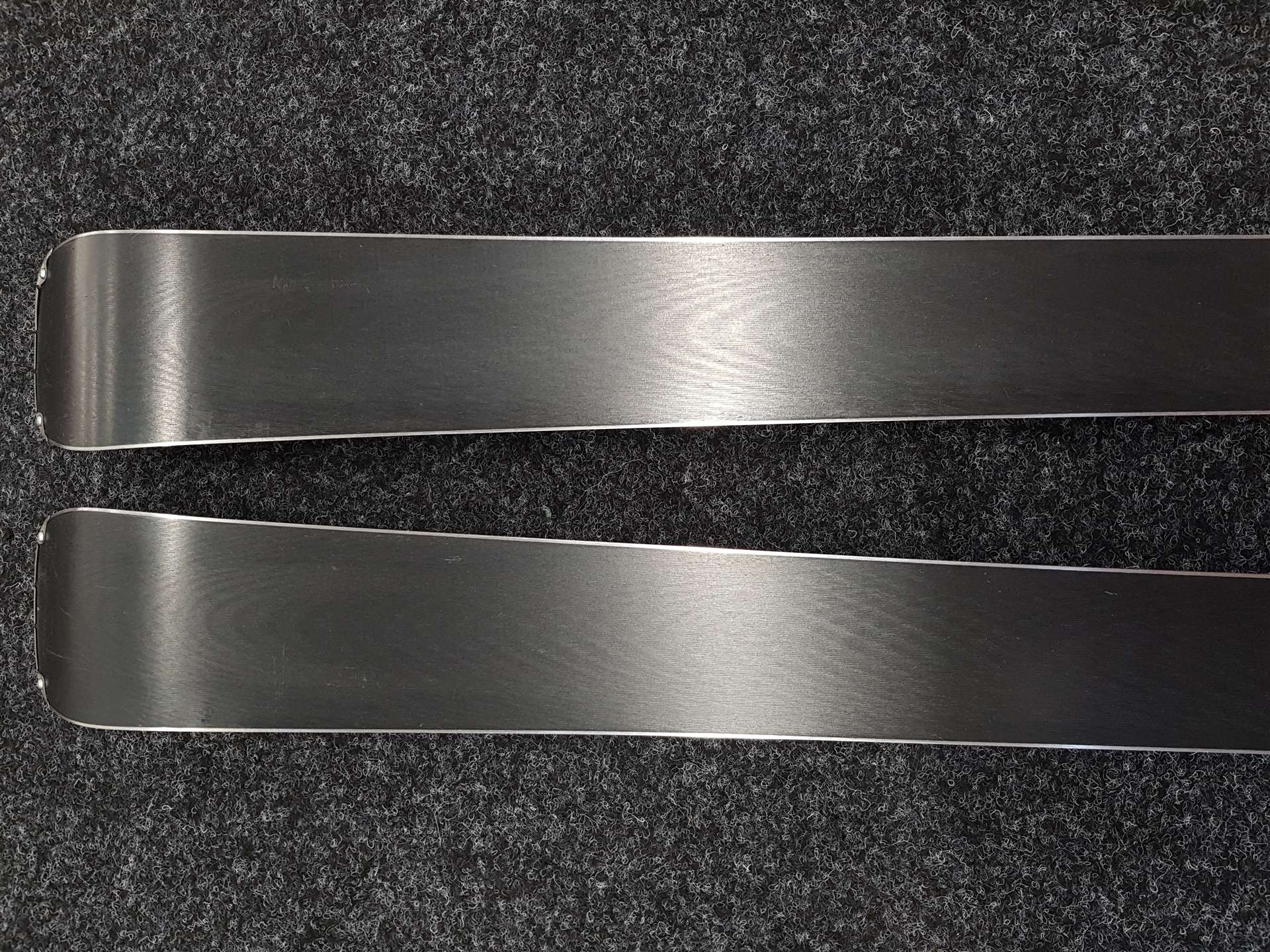 Použité lyže ROSSIGNOL React 6 Compact + viazanie Look Xpress 11