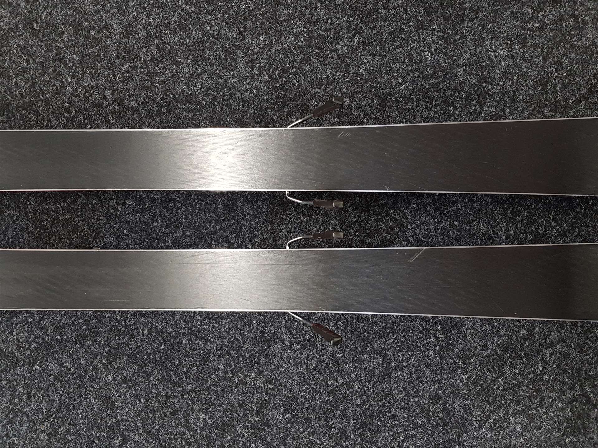 Použité lyže ROSSIGNOL React 6 Compact + viazanie Look Xpress 11