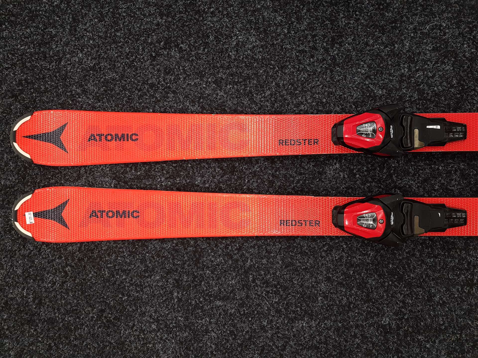 Použité lyže ATOMIC Redster + viazanie Atomic 6