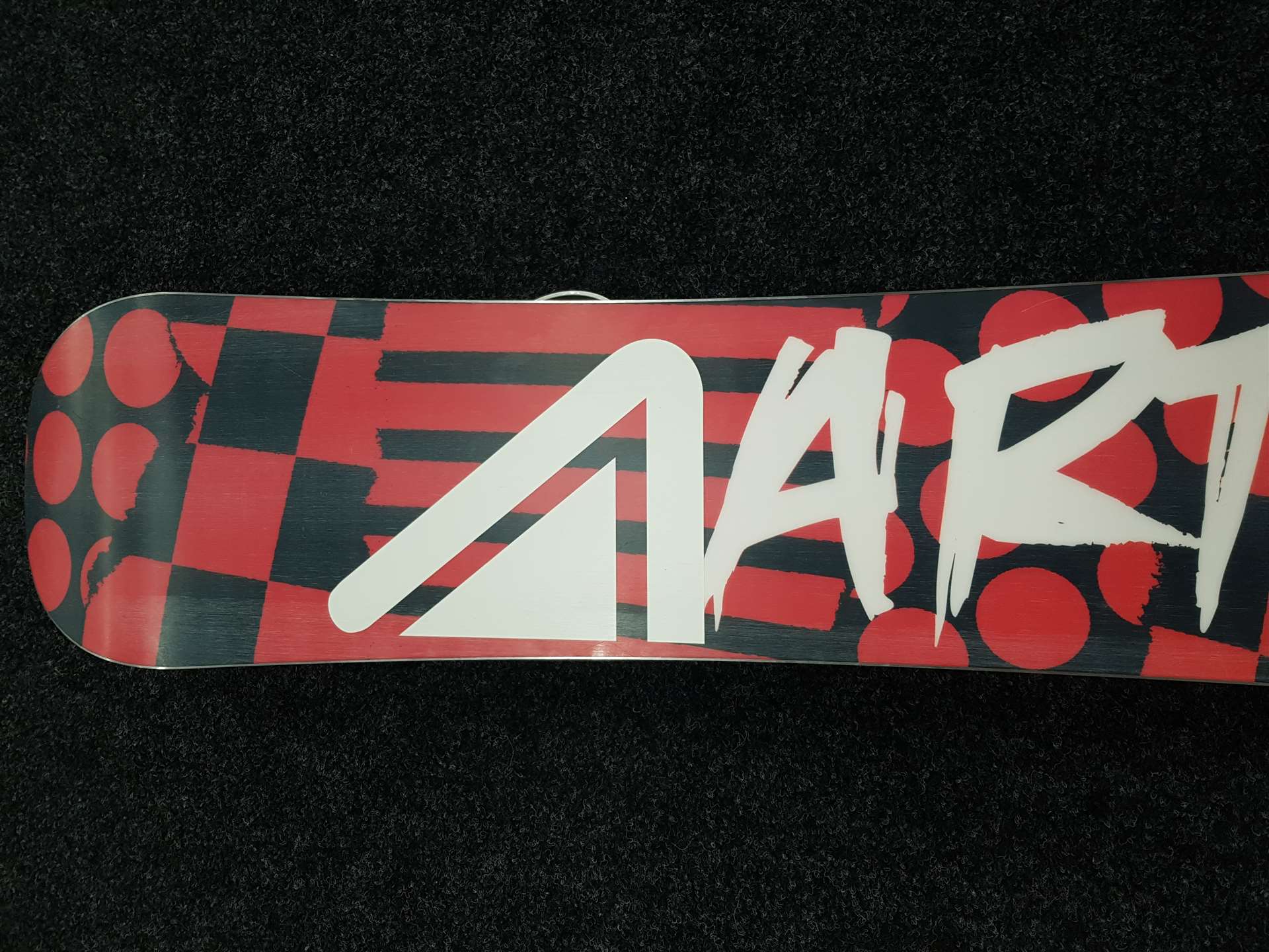 Použitý snowboard ARTEC Nima Jalali + viazanie Head veľkosť S