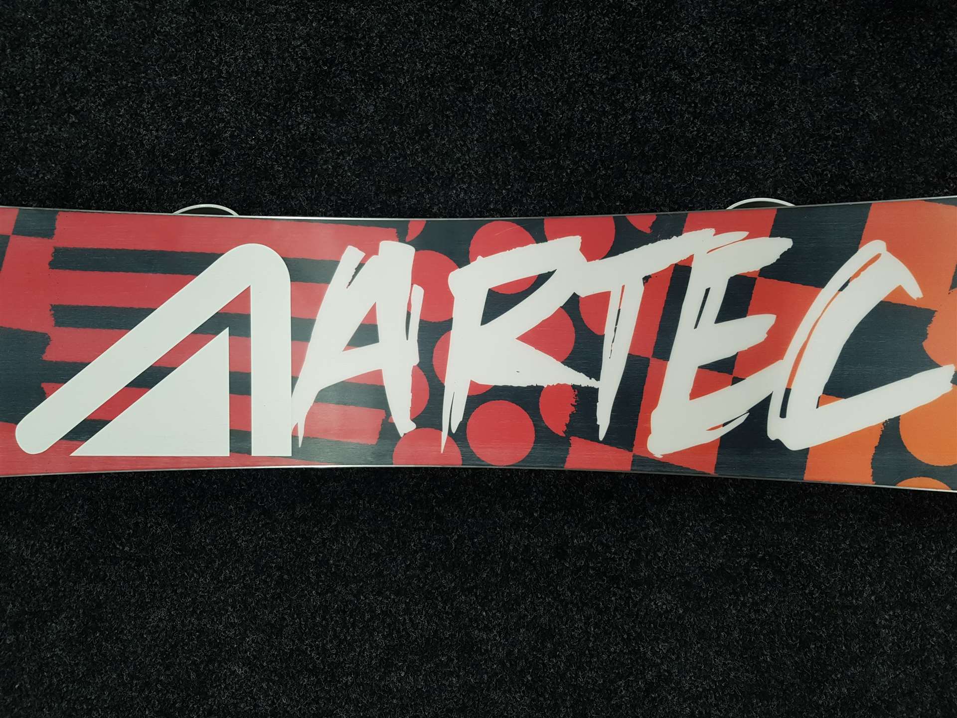 Použitý snowboard ARTEC Nima Jalali + viazanie Head veľkosť S
