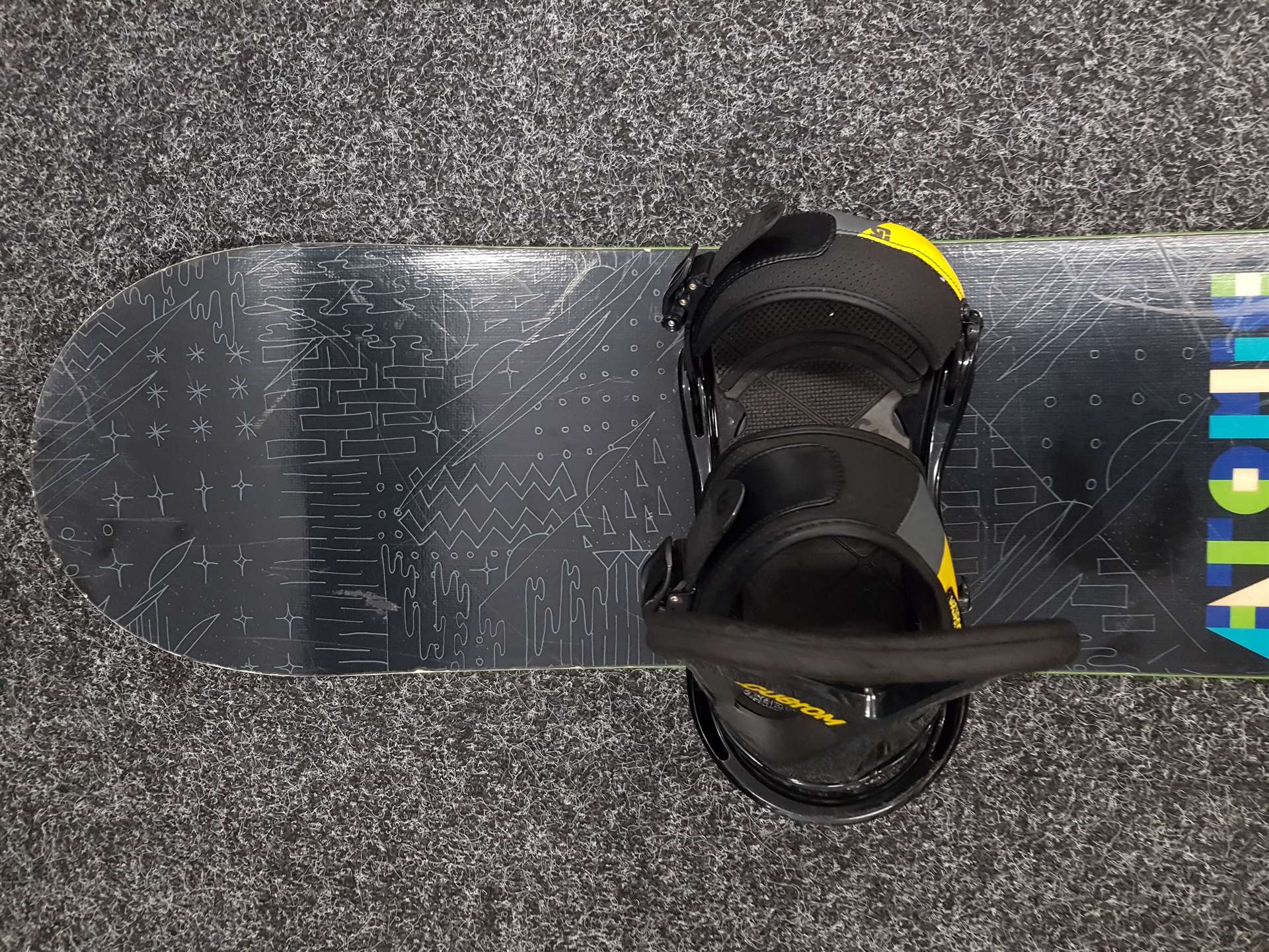 Použitý snowboard Atomic Cold Smoke + viazanie Burton Costom veľkosť L