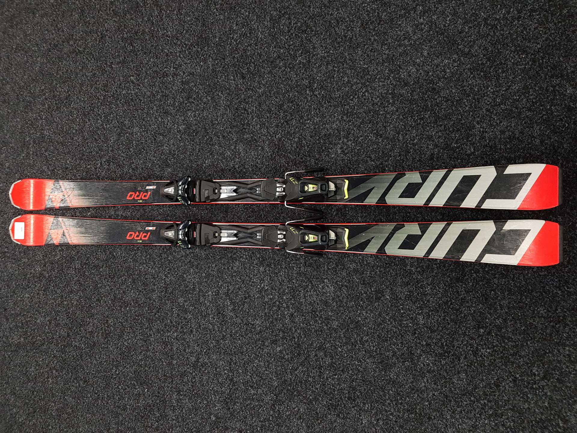Použité lyže FISCHER Curv Pro + viazanie Fischer Z11