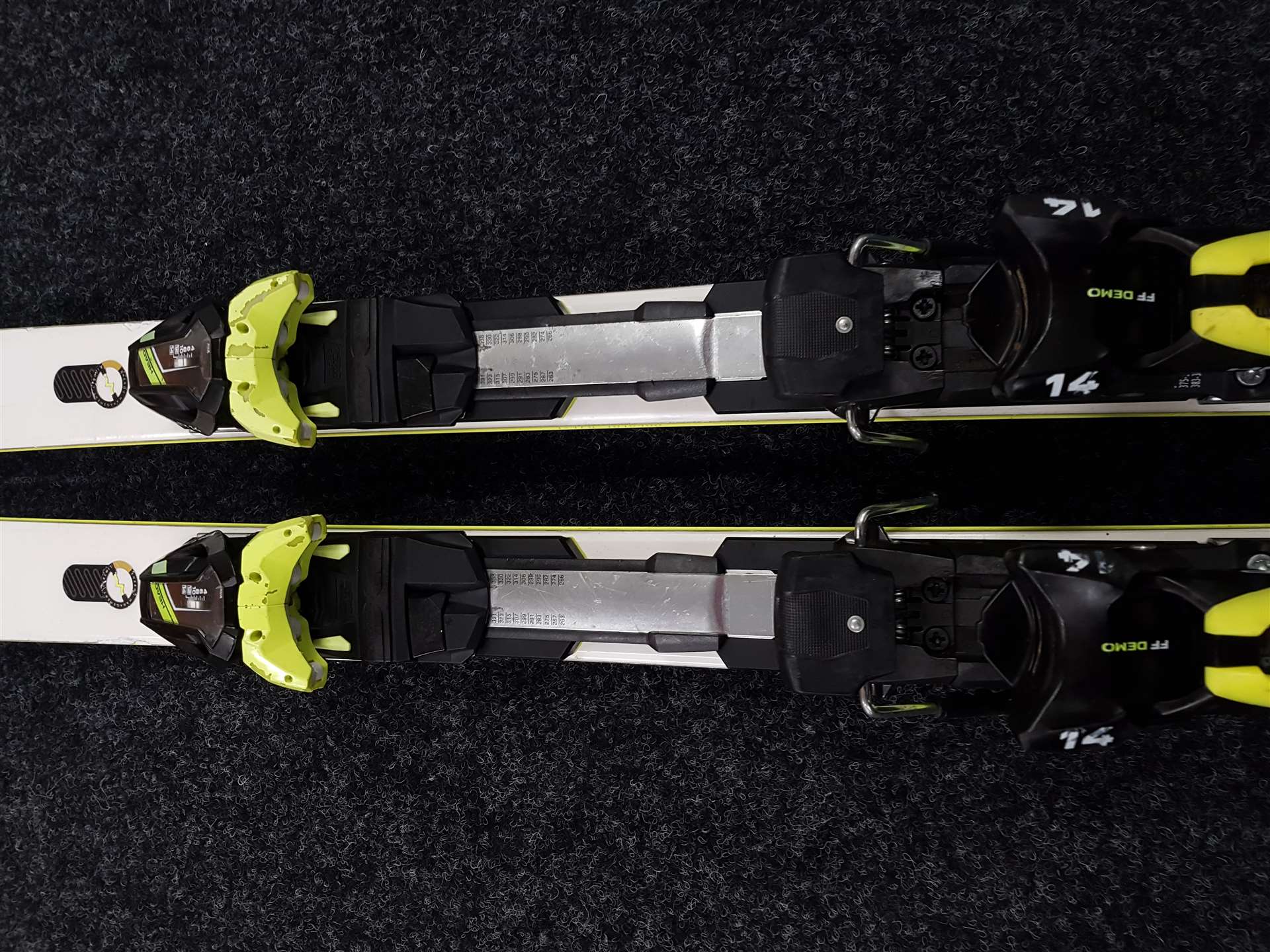 Použité lyže HEAD e-SPEED + viazanie Head Freeflex 14