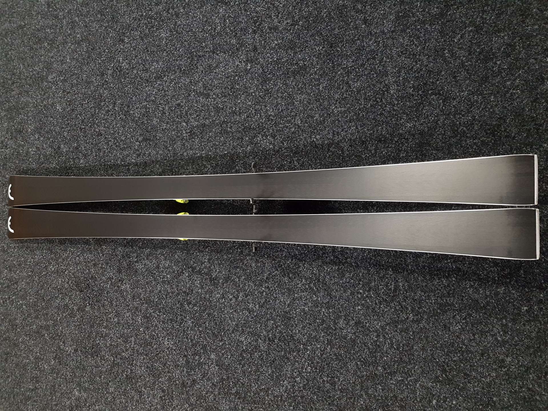 Použité lyže HEAD e-SPEED + viazanie Head Freeflex 14