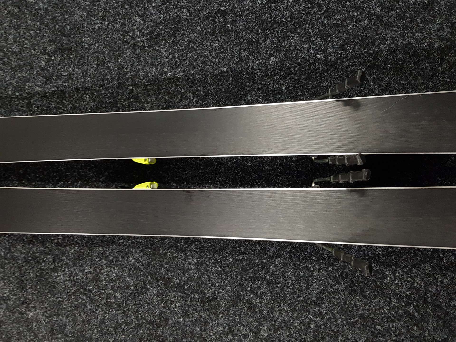 Použité lyže HEAD e-SPEED + viazanie Head Freeflex 14