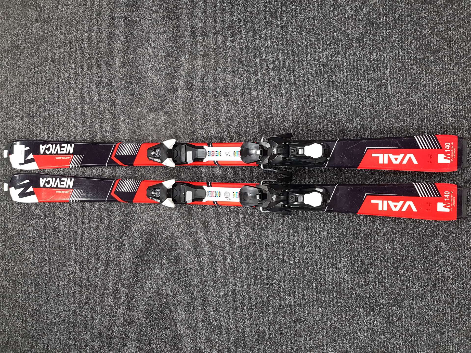 Použité lyže NEVICA VAIL