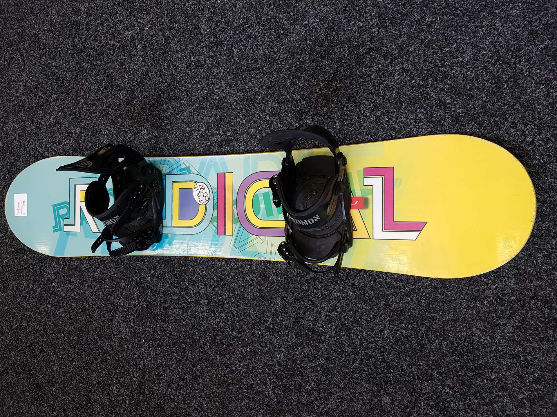 Použitý snowboard RADICAL Rainbow + viazanie Salomon veľkosť S/XS