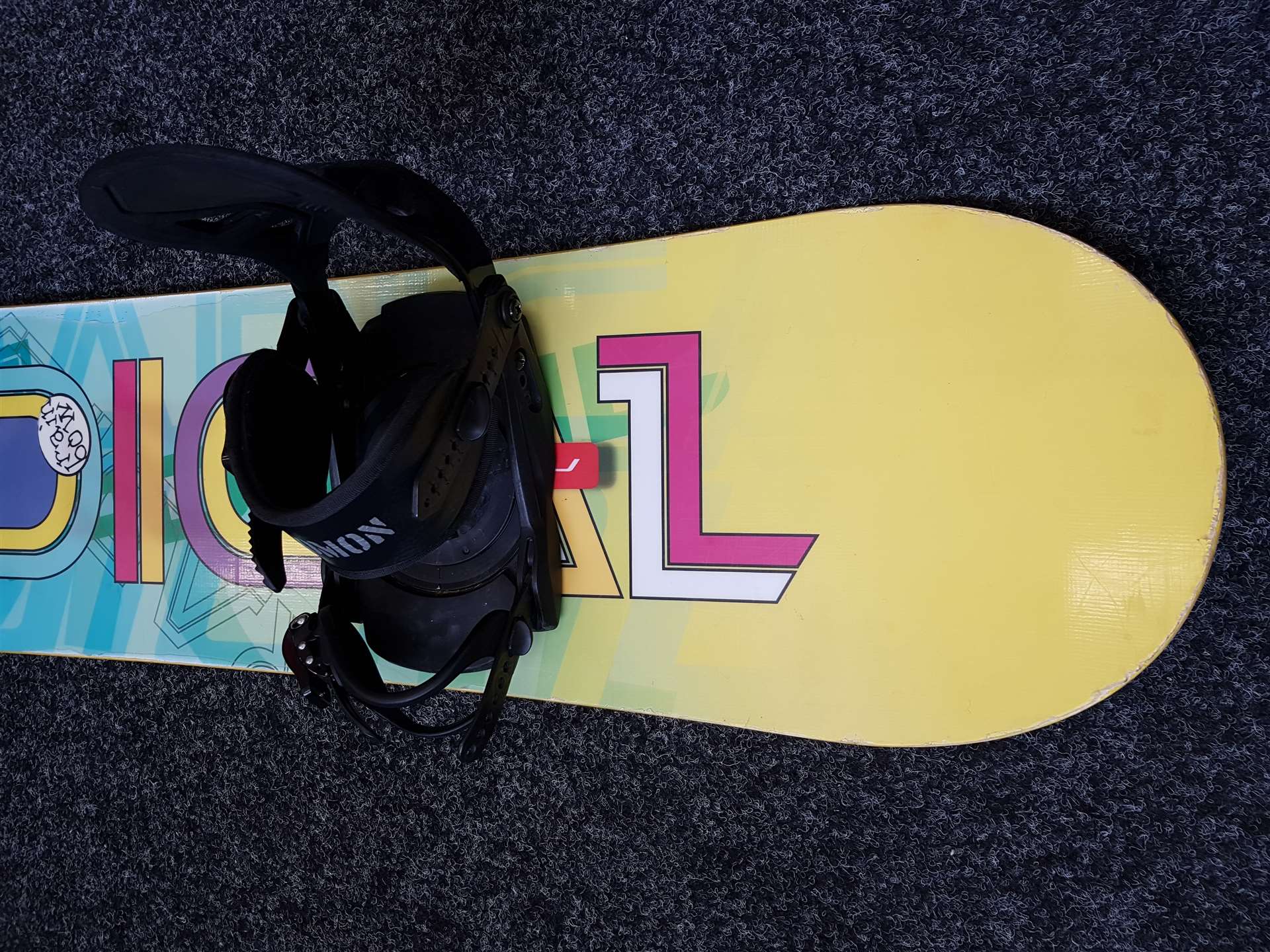Použitý snowboard RADICAL Rainbow + viazanie Salomon veľkosť S/XS