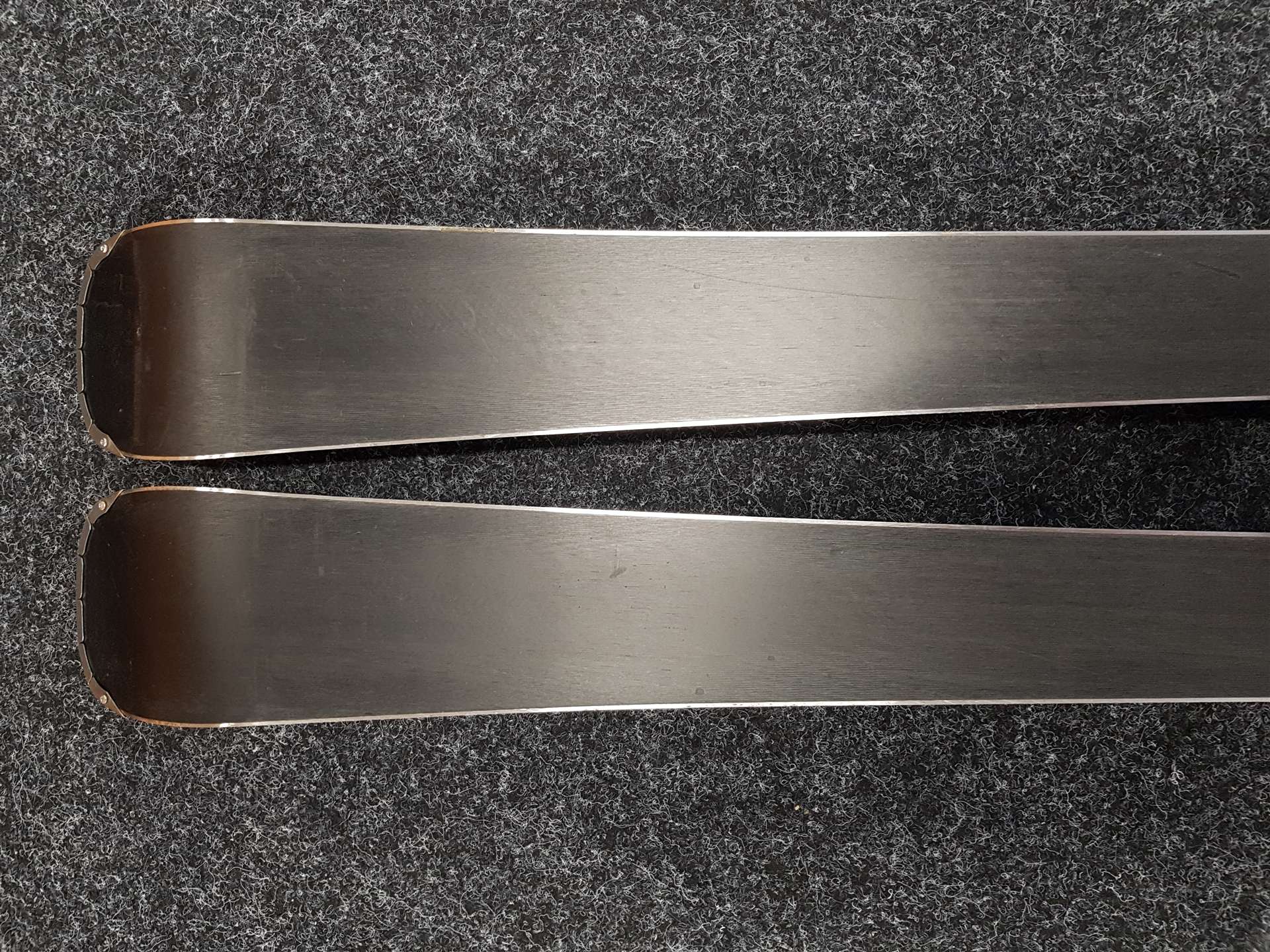Použité lyže HEAD V4 + viazanie Tyrolia PR 10