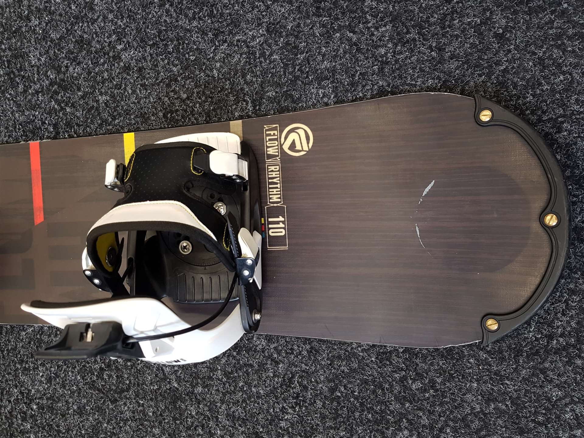 Použitý snowboard FLOW  Rhythm + viazanie Flow veľkosť XS