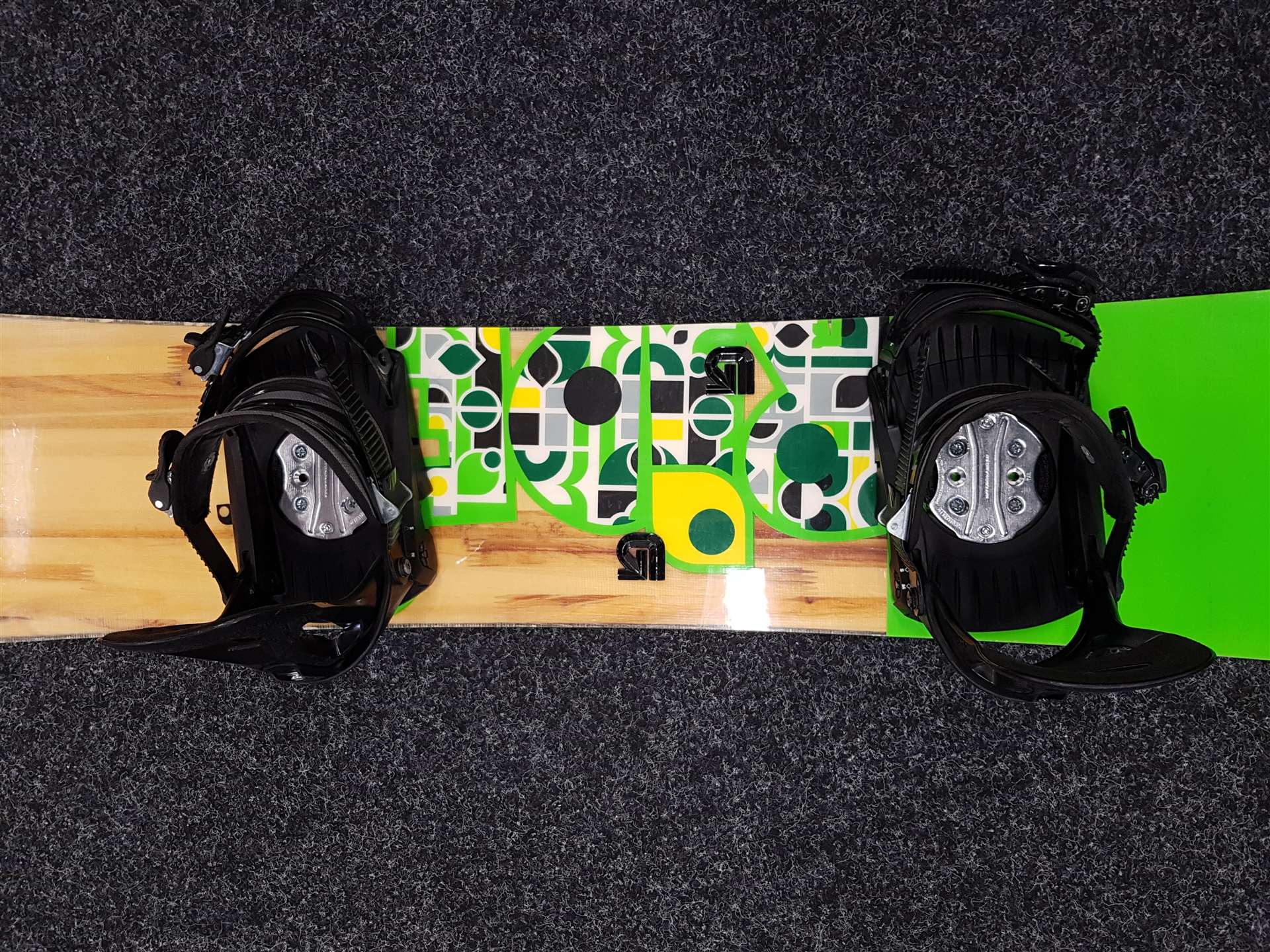 Použitý snowboard BURTON Ride + viazanie  Intercharger veľkosť S/M
