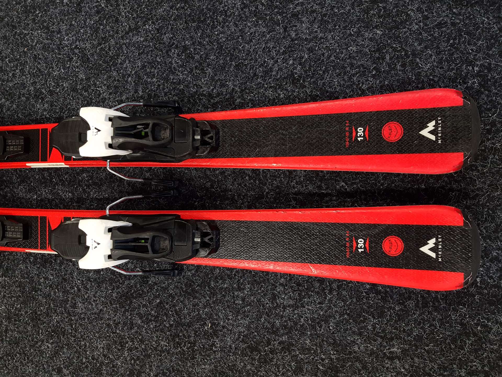 Použité detské lyže McKINLEY Pulse + viazanie McKINLEY LW55