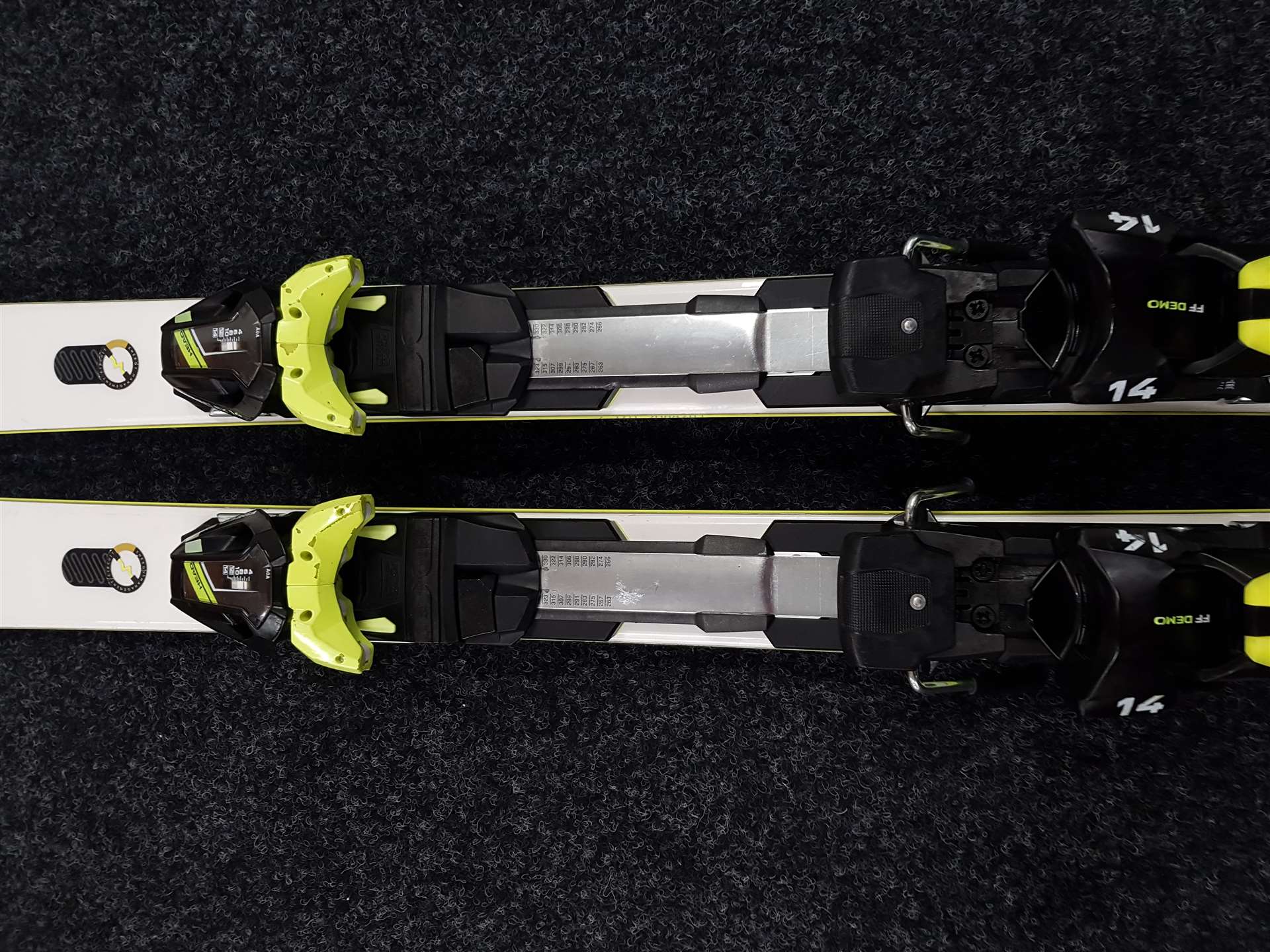 Použité lyže HEAD e-SPEED + viazanie Head Freeflex 14