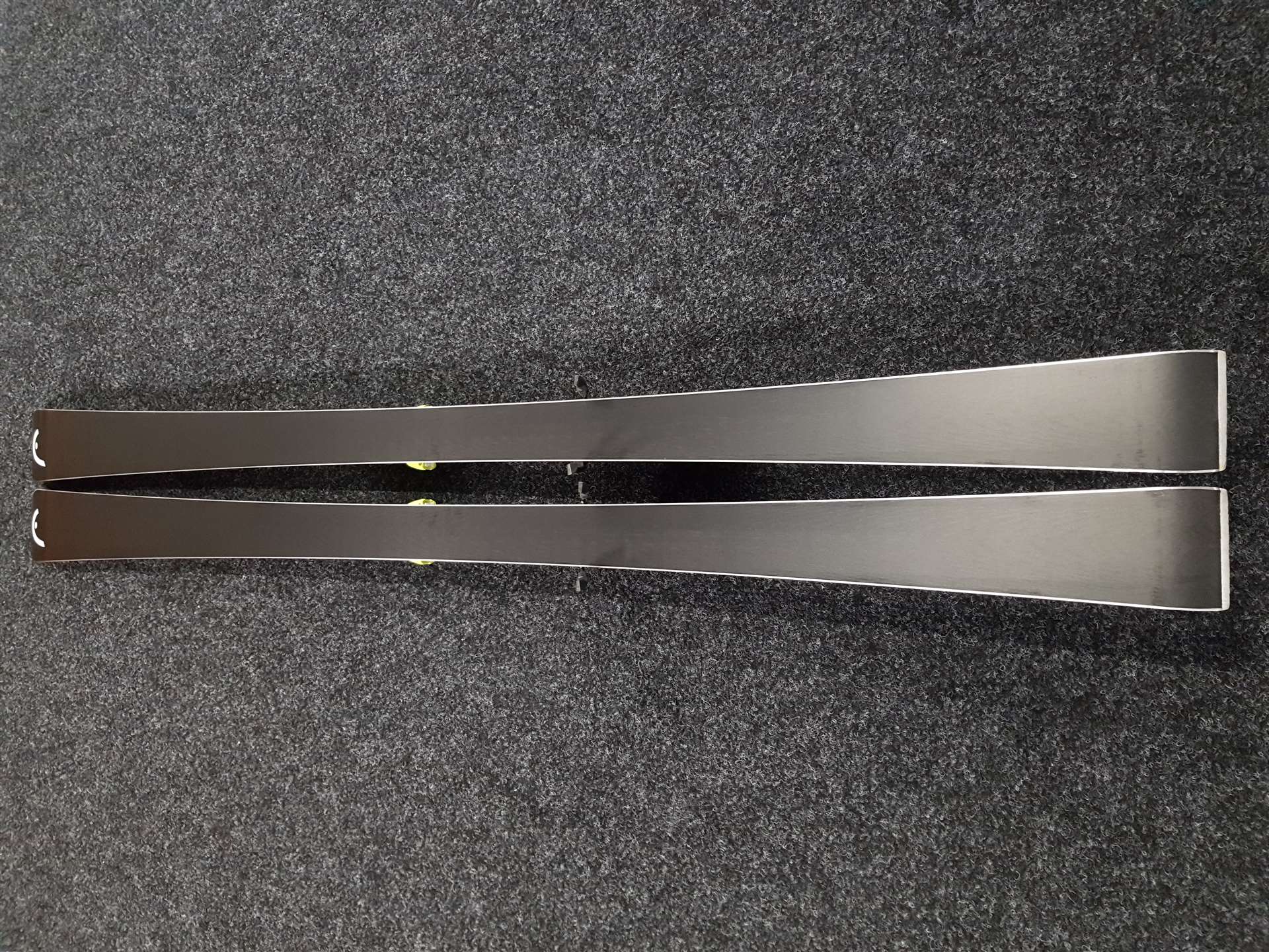 Použité lyže HEAD e-SPEED + viazanie Head Freeflex 14